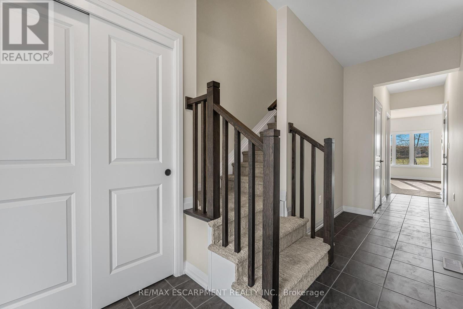 142 Willson Drive, Thorold, Ontario  L3B 0A1 - Photo 4 - X11942488