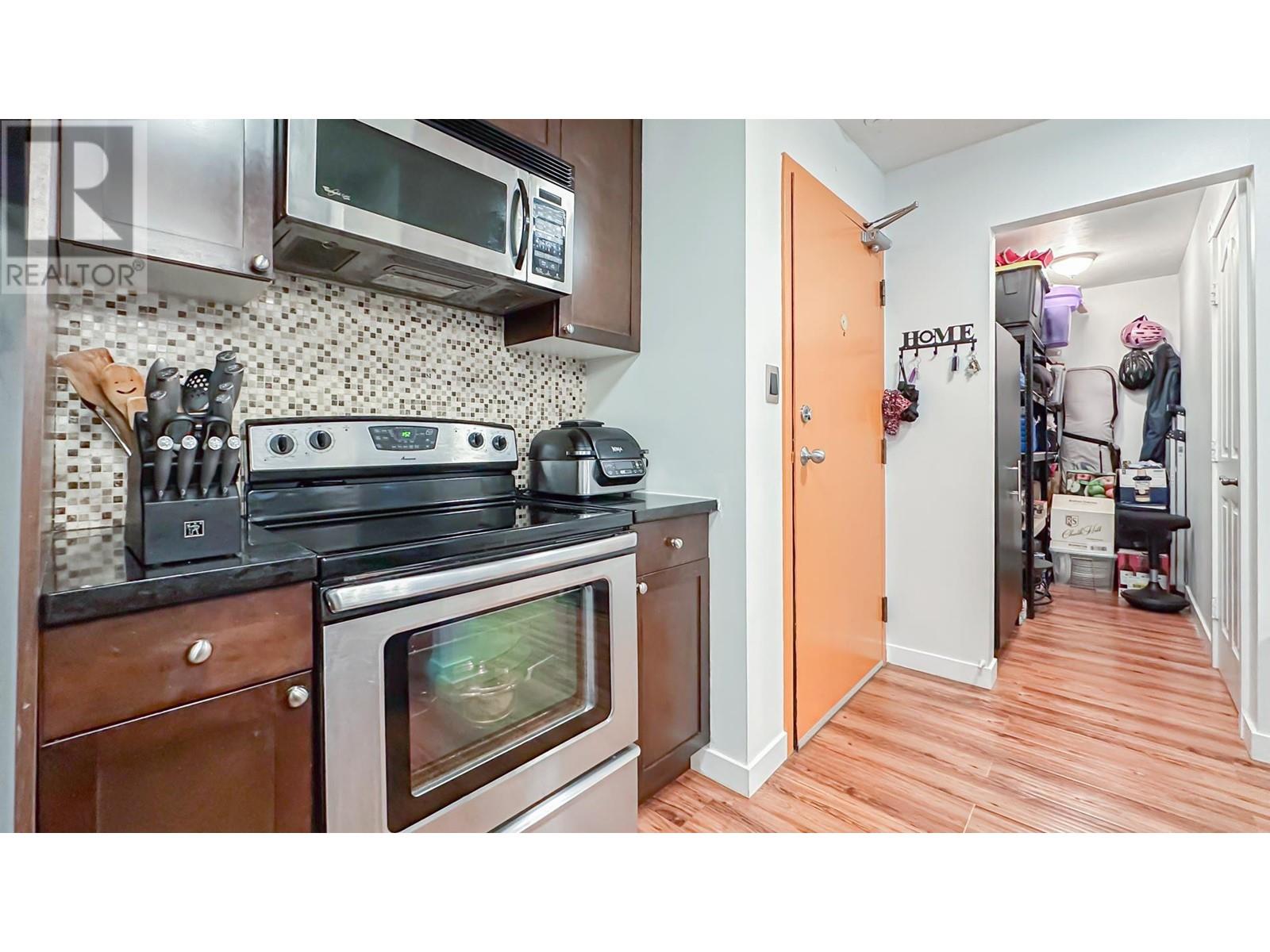108 1955 Woodway Place, Burnaby, British Columbia  V5B 4S5 - Photo 6 - R2960350