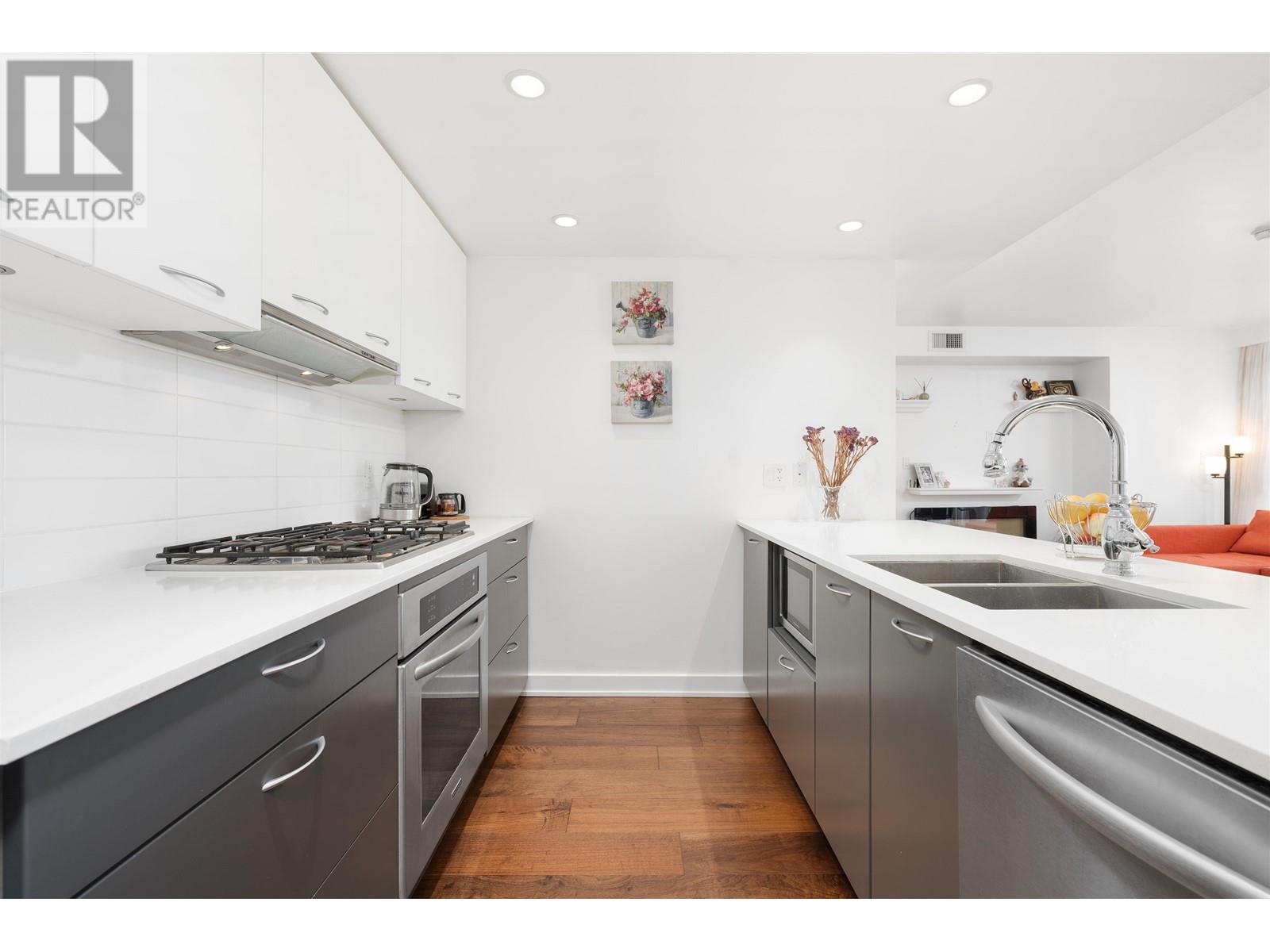 902 1372 Seymour Street, Vancouver, British Columbia  V6Z 2P7 - Photo 2 - R2960375