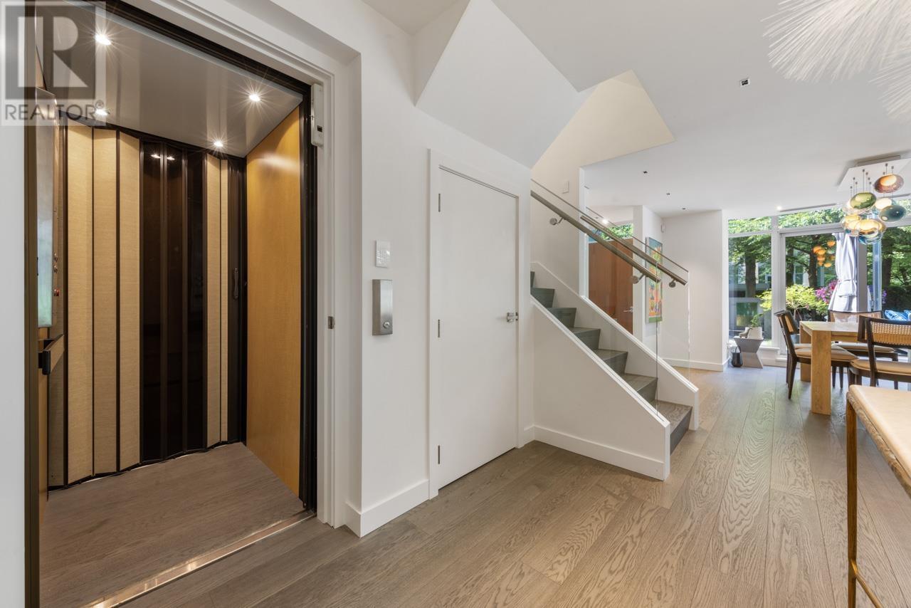 Listing Picture 13 of 40 : 308 JERVIS MEWS, Vancouver / 溫哥華 - 魯藝地產 Yvonne Lu Group - MLS Medallion Club Member