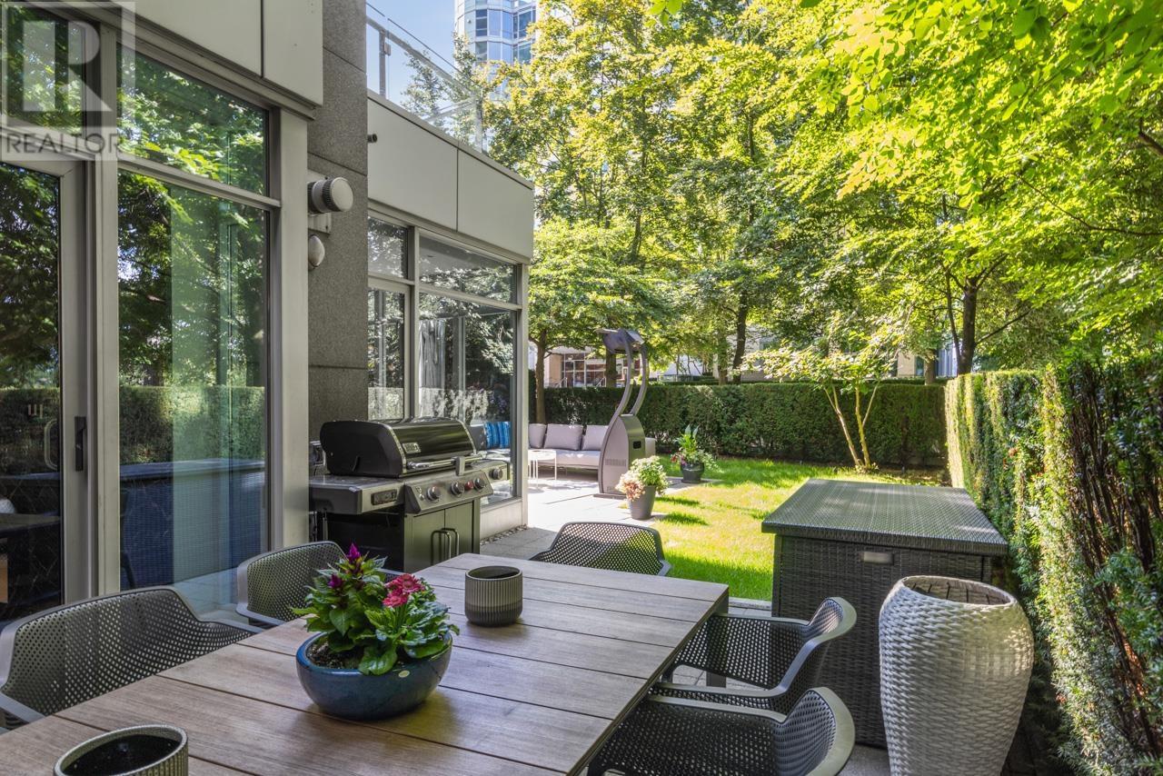Listing Picture 32 of 40 : 308 JERVIS MEWS, Vancouver / 溫哥華 - 魯藝地產 Yvonne Lu Group - MLS Medallion Club Member