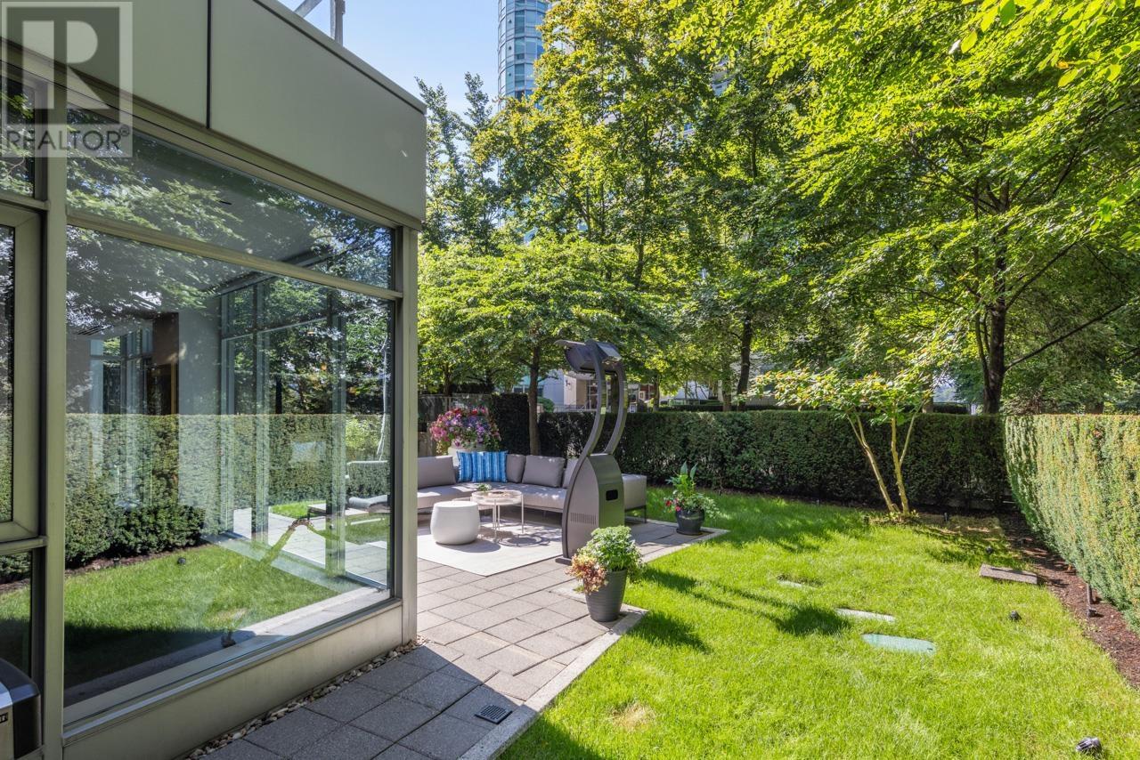 Listing Picture 33 of 40 : 308 JERVIS MEWS, Vancouver / 溫哥華 - 魯藝地產 Yvonne Lu Group - MLS Medallion Club Member
