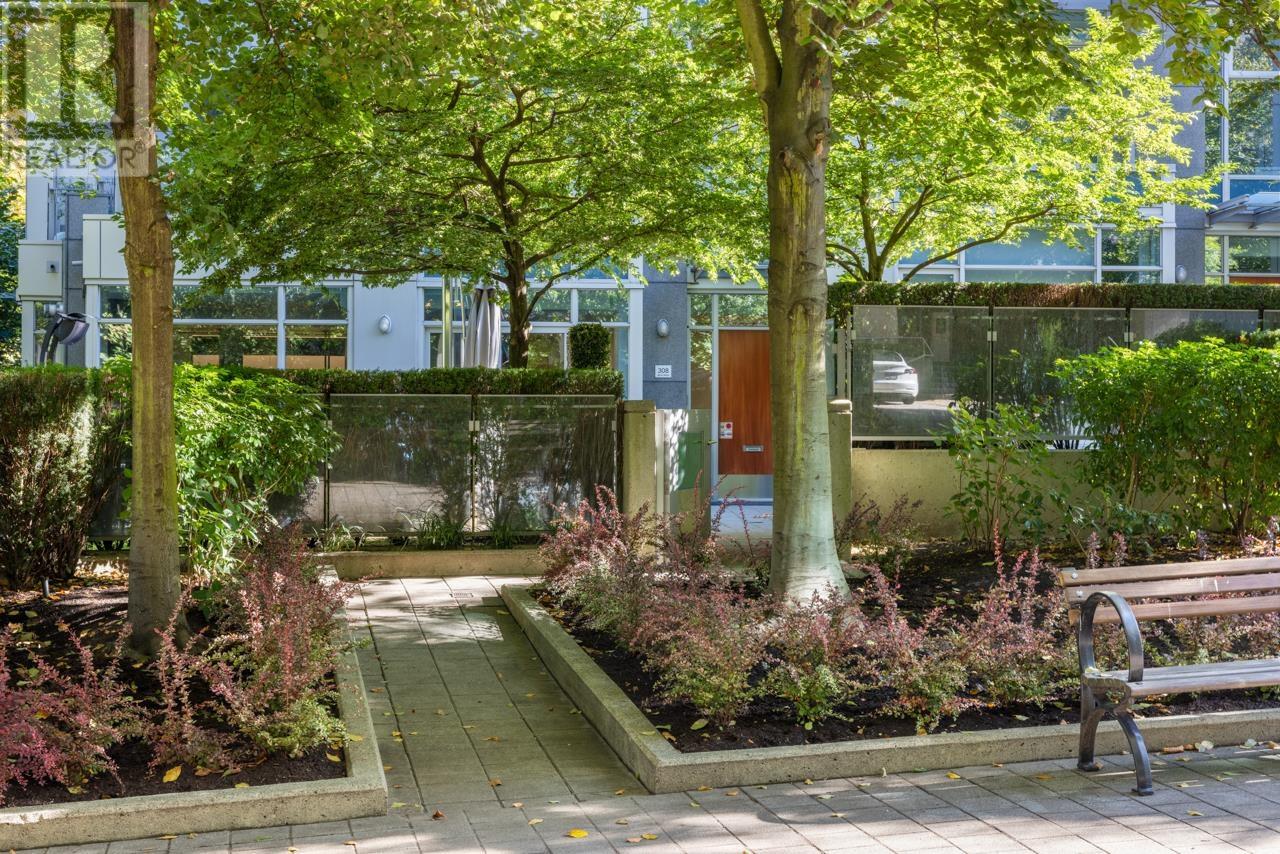 Listing Picture 37 of 40 : 308 JERVIS MEWS, Vancouver / 溫哥華 - 魯藝地產 Yvonne Lu Group - MLS Medallion Club Member