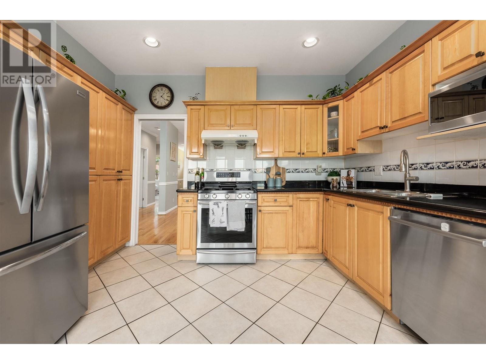5966 Ewart Street, Burnaby, British Columbia V5J 2X2 - Photo 11 - R2960426