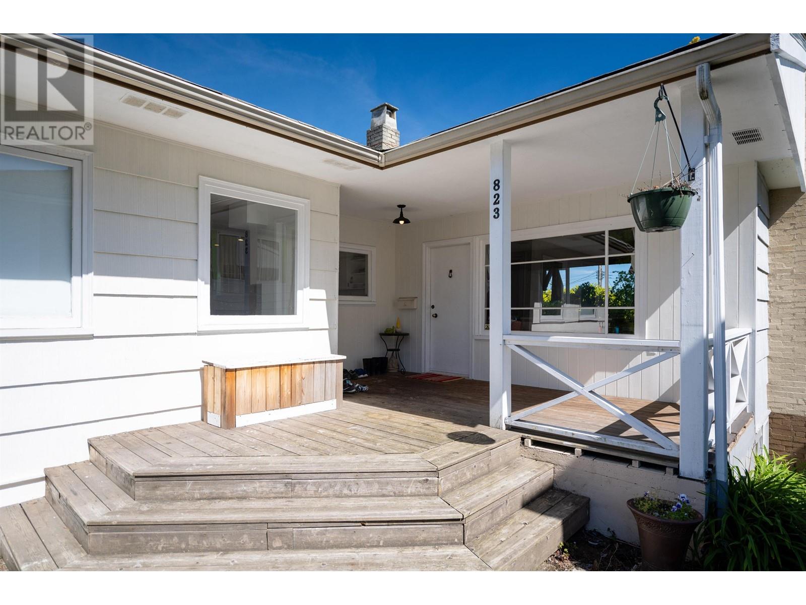 823 Calverhall Street, North Vancouver, British Columbia  V7L 1X8 - Photo 2 - R2960369
