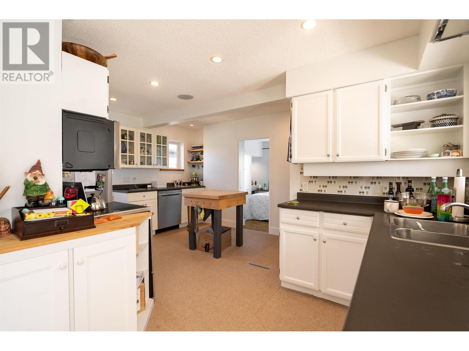 823 Calverhall Street, North Vancouver, British Columbia  V7L 1X8 - Photo 4 - R2960369