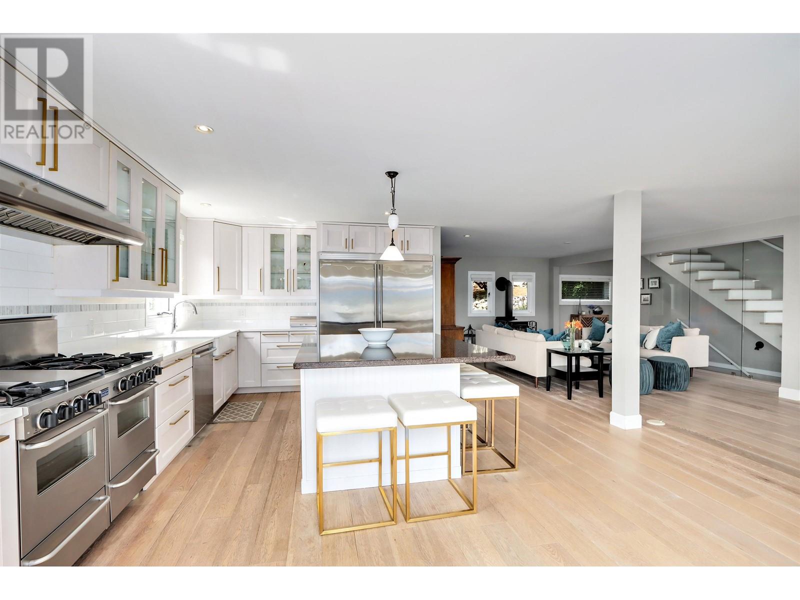 2507 Caledonia Avenue, North Vancouver, British Columbia  V7G 1T8 - Photo 13 - R2960371