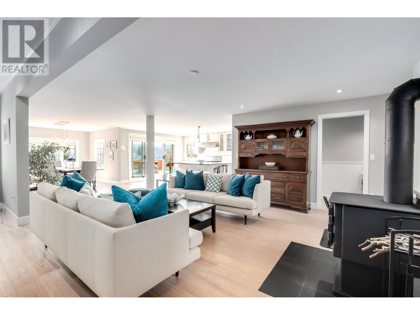 2507 Caledonia Avenue, North Vancouver, British Columbia  V7G 1T8 - Photo 5 - R2960371