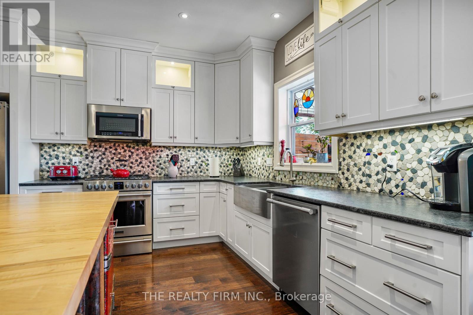 Photo 11 of 40 for 32 Colborne Street