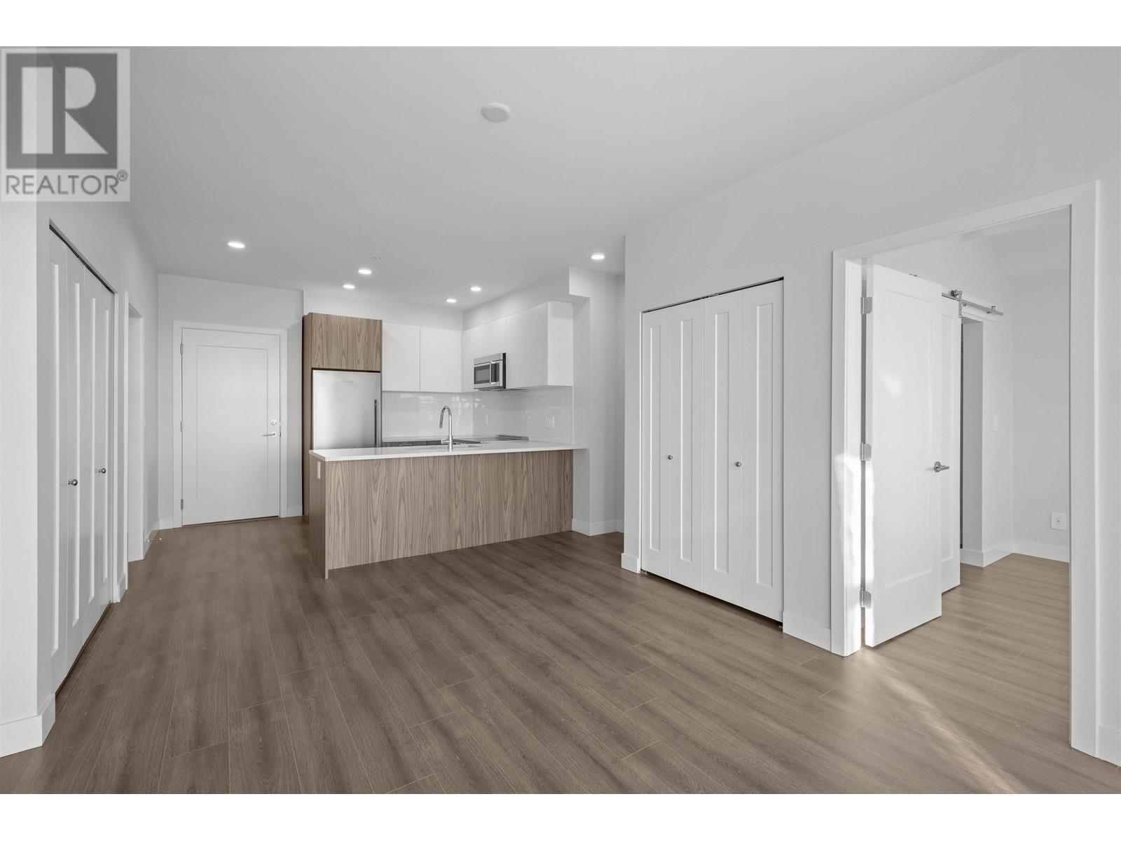 303 5535 HASTINGS STREET, burnaby, British Columbia