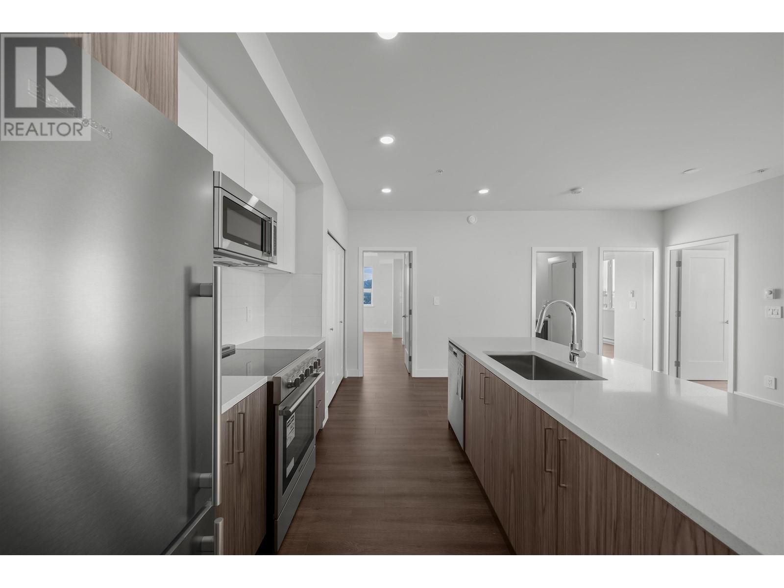 Listing Picture 13 of 22 : 304 5535 HASTINGS STREET, Burnaby / 本拿比 - 魯藝地產 Yvonne Lu Group - MLS Medallion Club Member