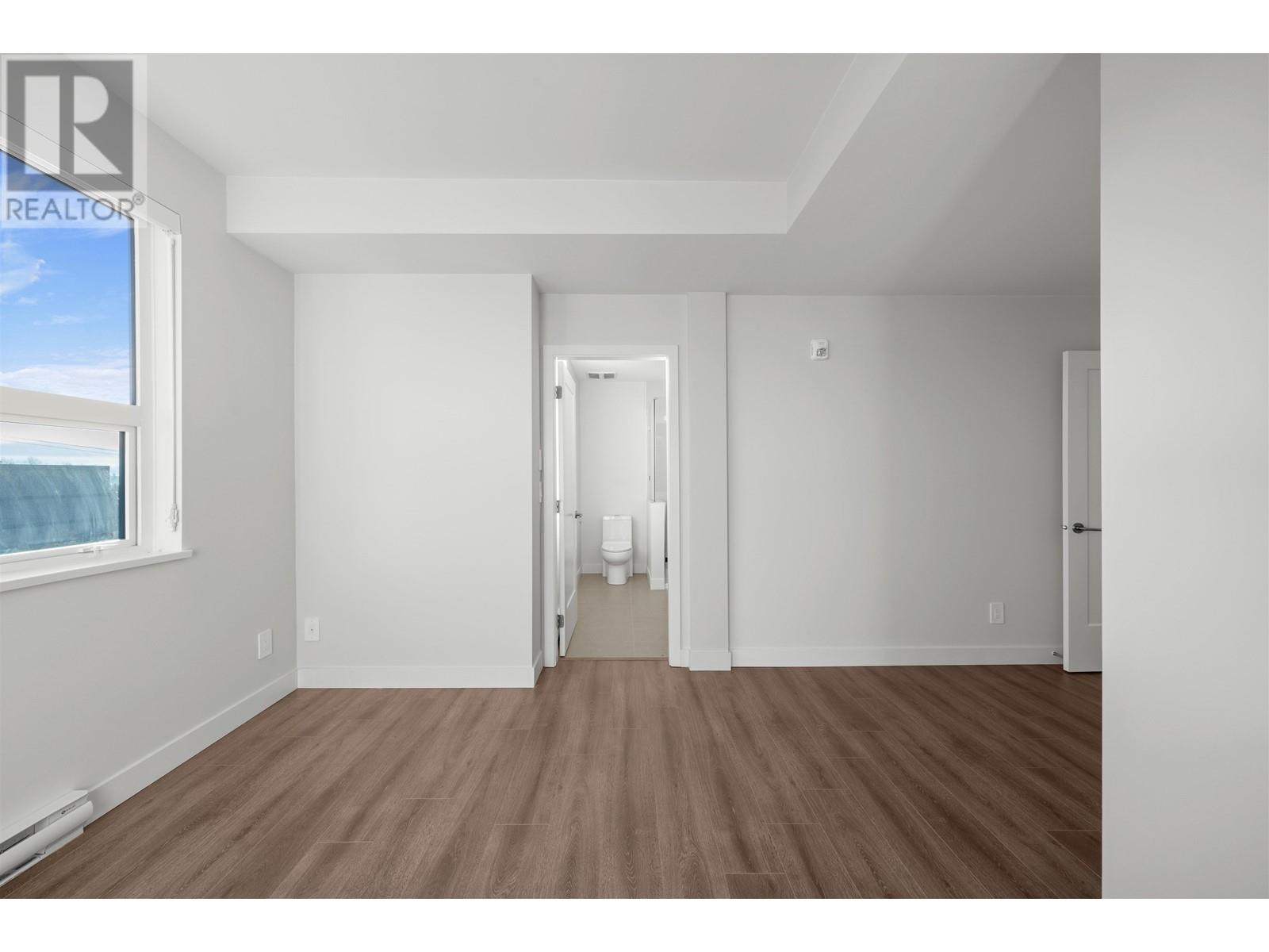 Listing Picture 2 of 22 : 304 5535 HASTINGS STREET, Burnaby / 本拿比 - 魯藝地產 Yvonne Lu Group - MLS Medallion Club Member