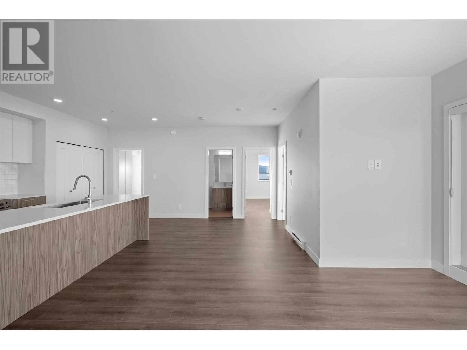 Listing Picture 4 of 22 : 304 5535 HASTINGS STREET, Burnaby / 本拿比 - 魯藝地產 Yvonne Lu Group - MLS Medallion Club Member