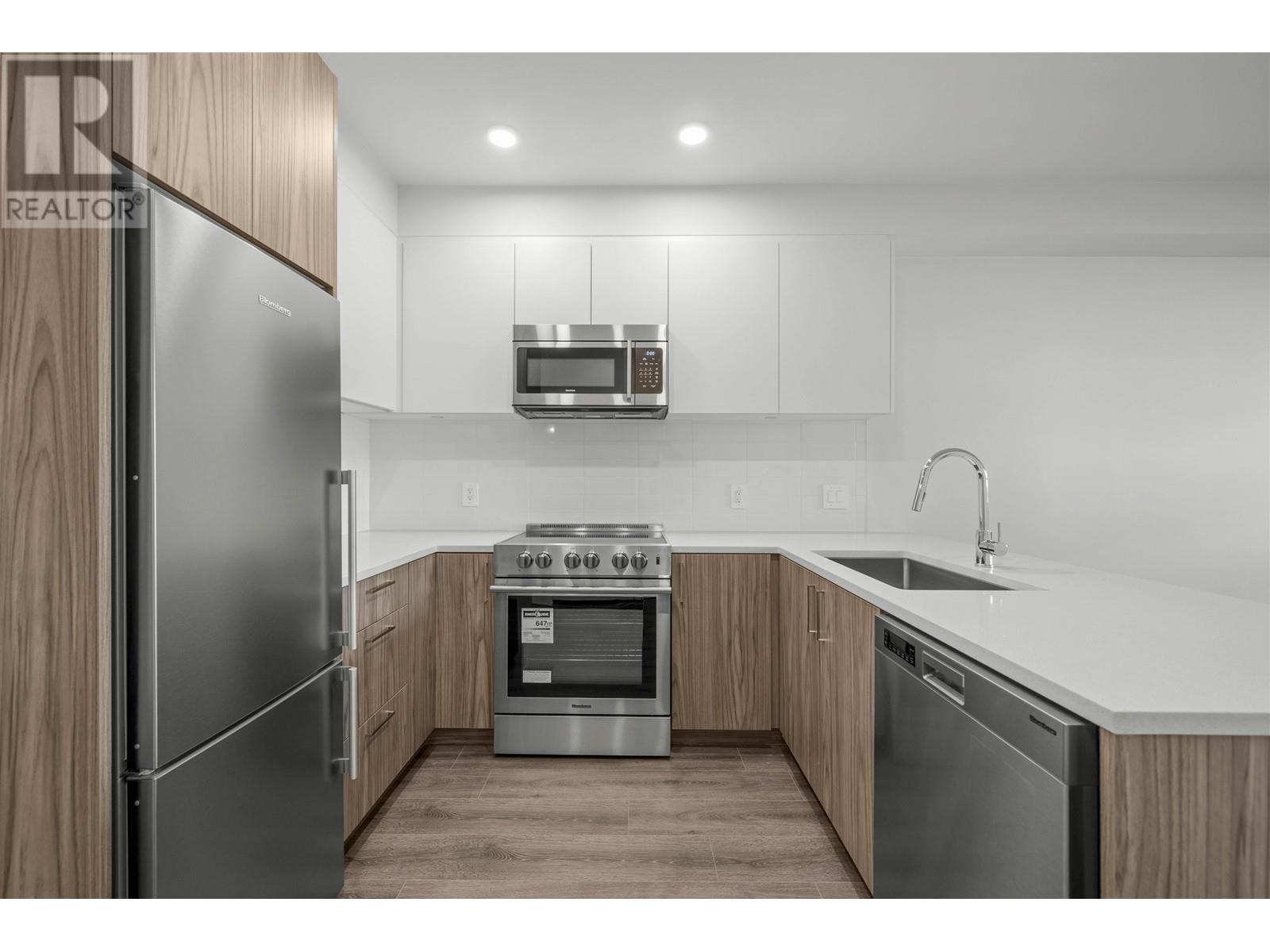 307 5535 Hastings Street, Burnaby, British Columbia  V5B 1R2 - Photo 3 - R2959232