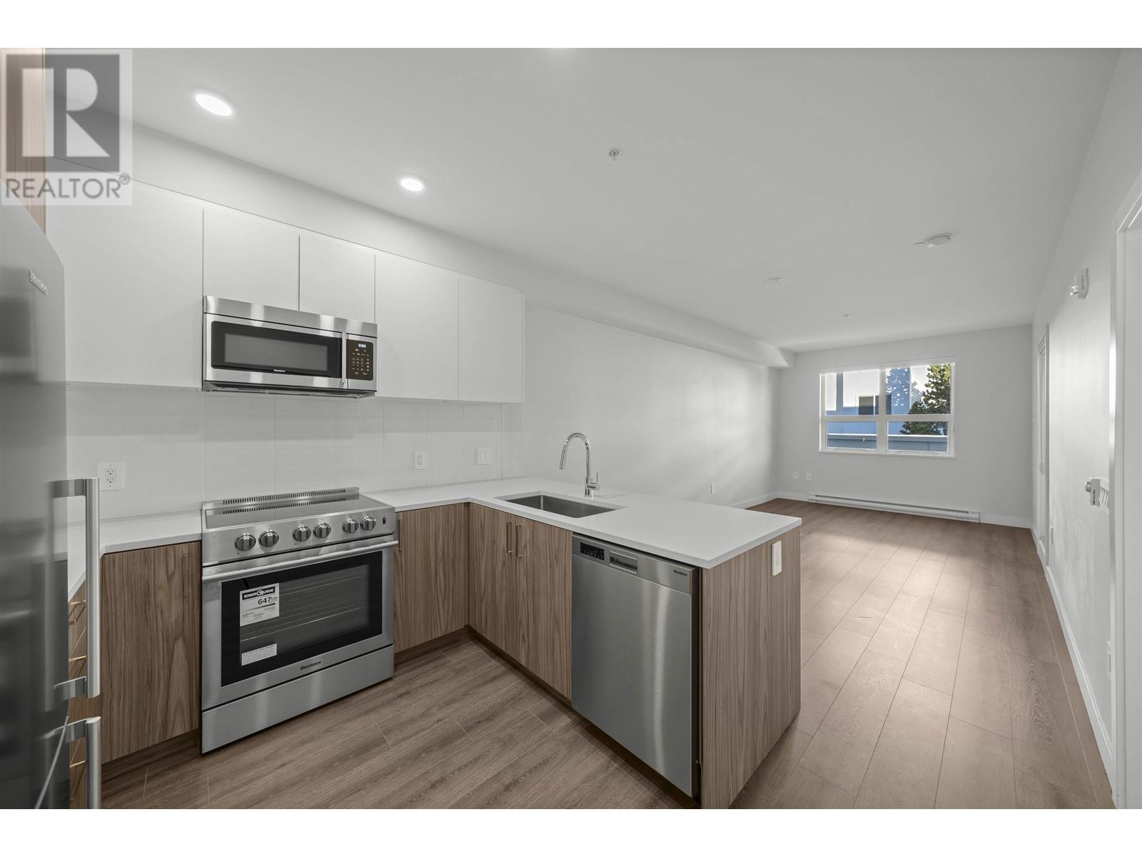 307 5535 HASTINGS STREET, Burnaby, British Columbia