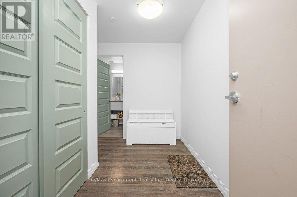 Property at 502 - 8 HICKORY STREET W image 2