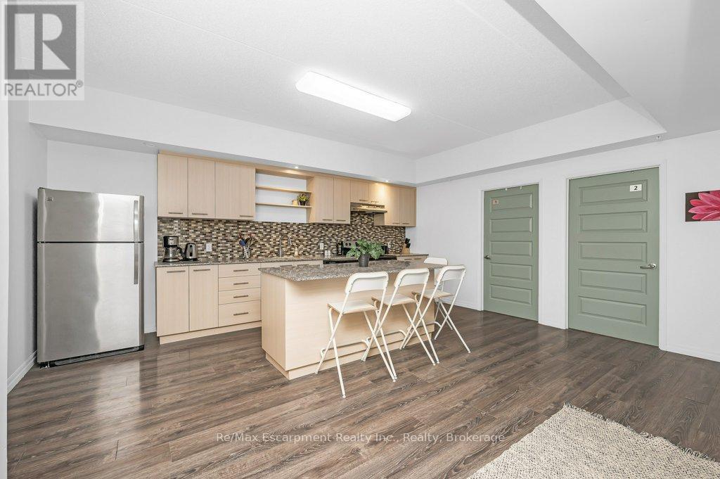 Property at 502 - 8 HICKORY STREET W image 3