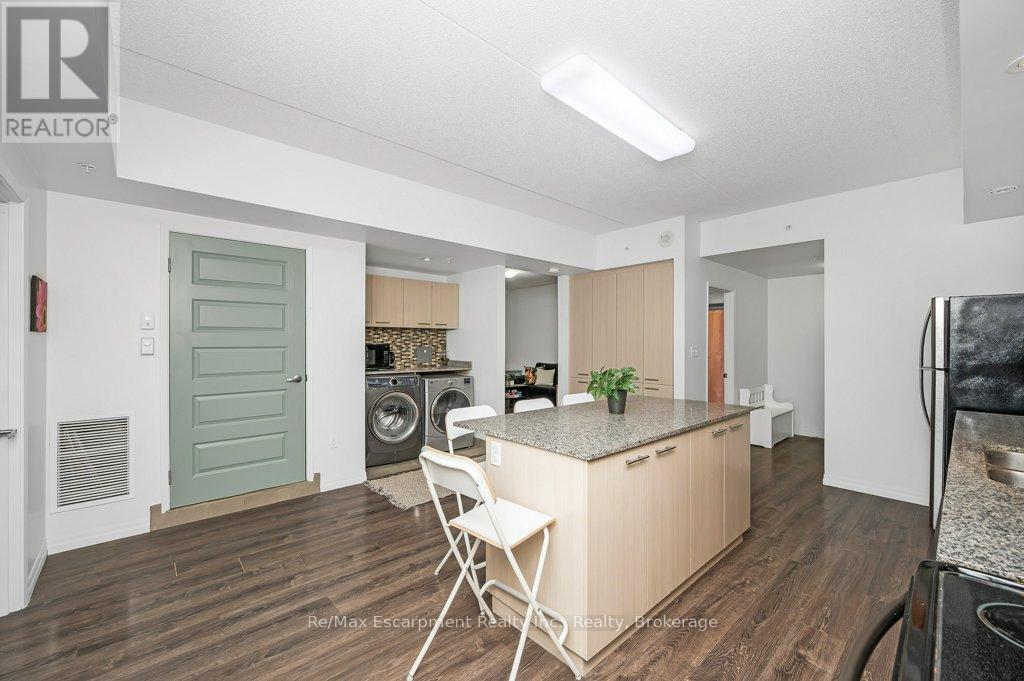 Property at 502 - 8 HICKORY STREET W image 4