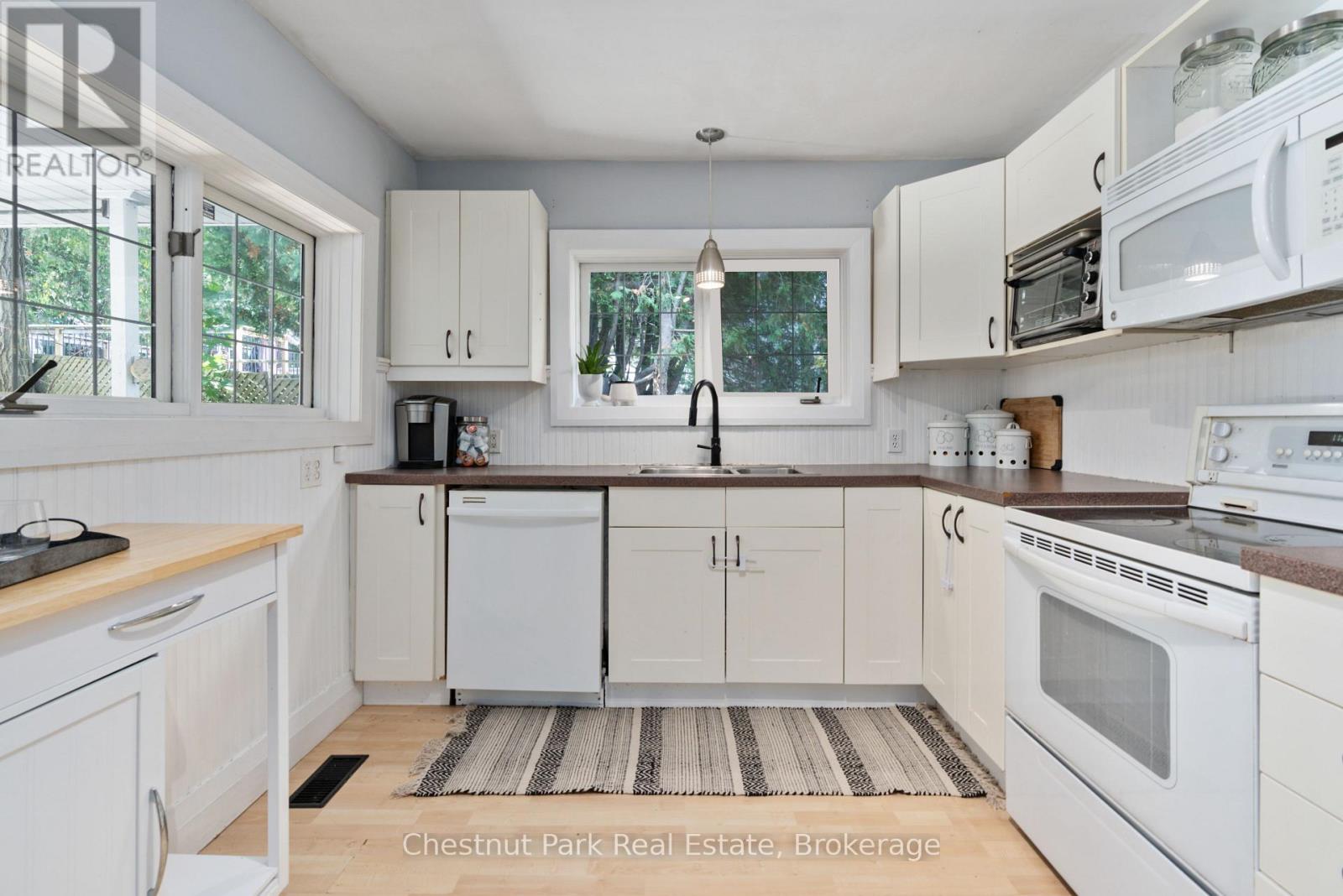 3 Cora Street E, Huntsville, Ontario  P1H 1T5 - Photo 3 - X11942645
