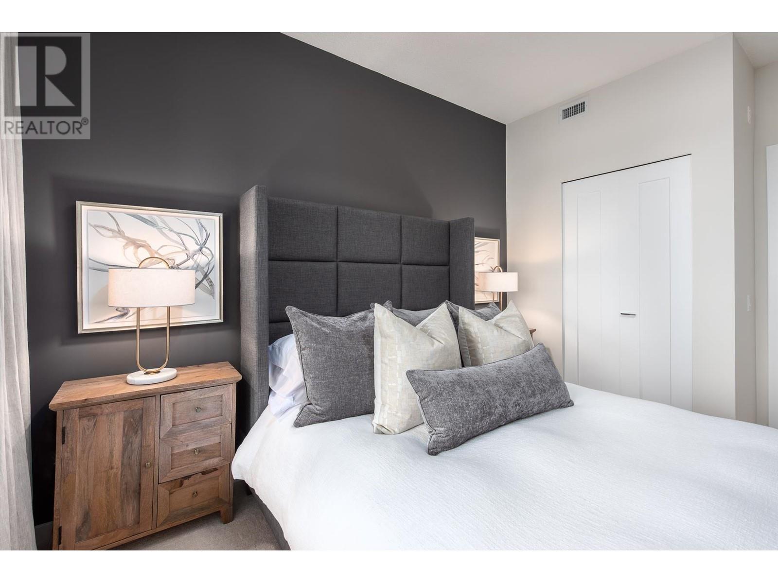 405 3873 CATES LANDING WAY