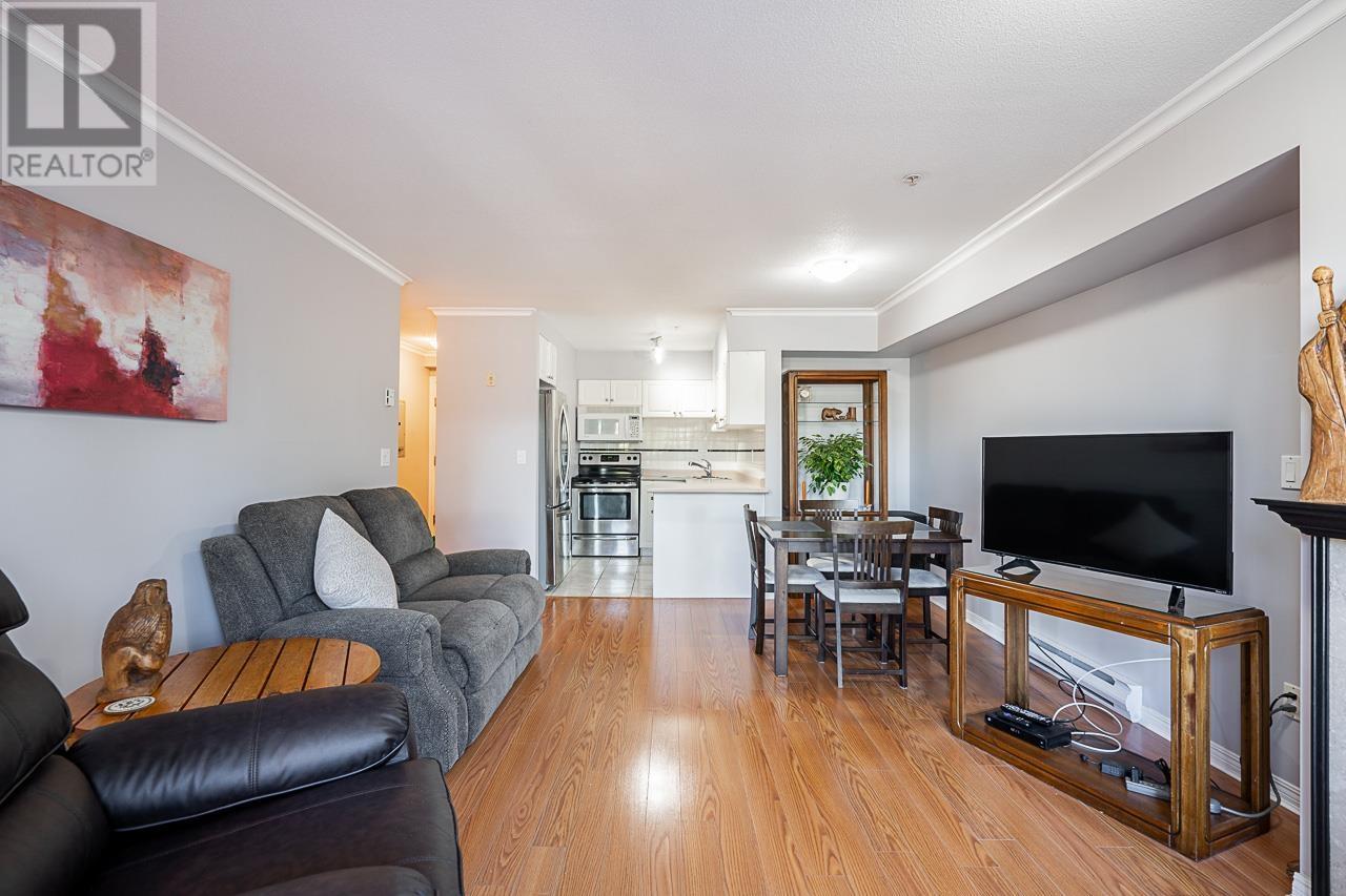 302 4181 Norfolk Street, Burnaby, British Columbia V5G 1E8 - Photo 3 - R2960432