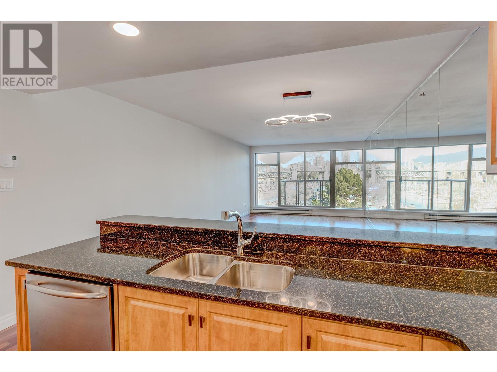 Listing Picture 25 of 40 : 546 1515 W 2ND AVENUE, Vancouver / 溫哥華 - 魯藝地產 Yvonne Lu Group - MLS Medallion Club Member