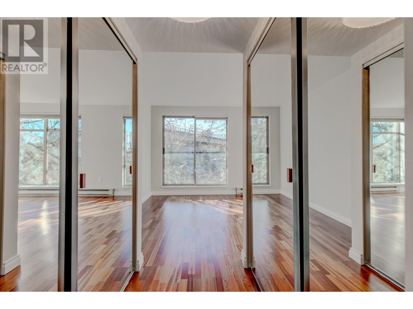 Listing Picture 27 of 40 : 546 1515 W 2ND AVENUE, Vancouver / 溫哥華 - 魯藝地產 Yvonne Lu Group - MLS Medallion Club Member