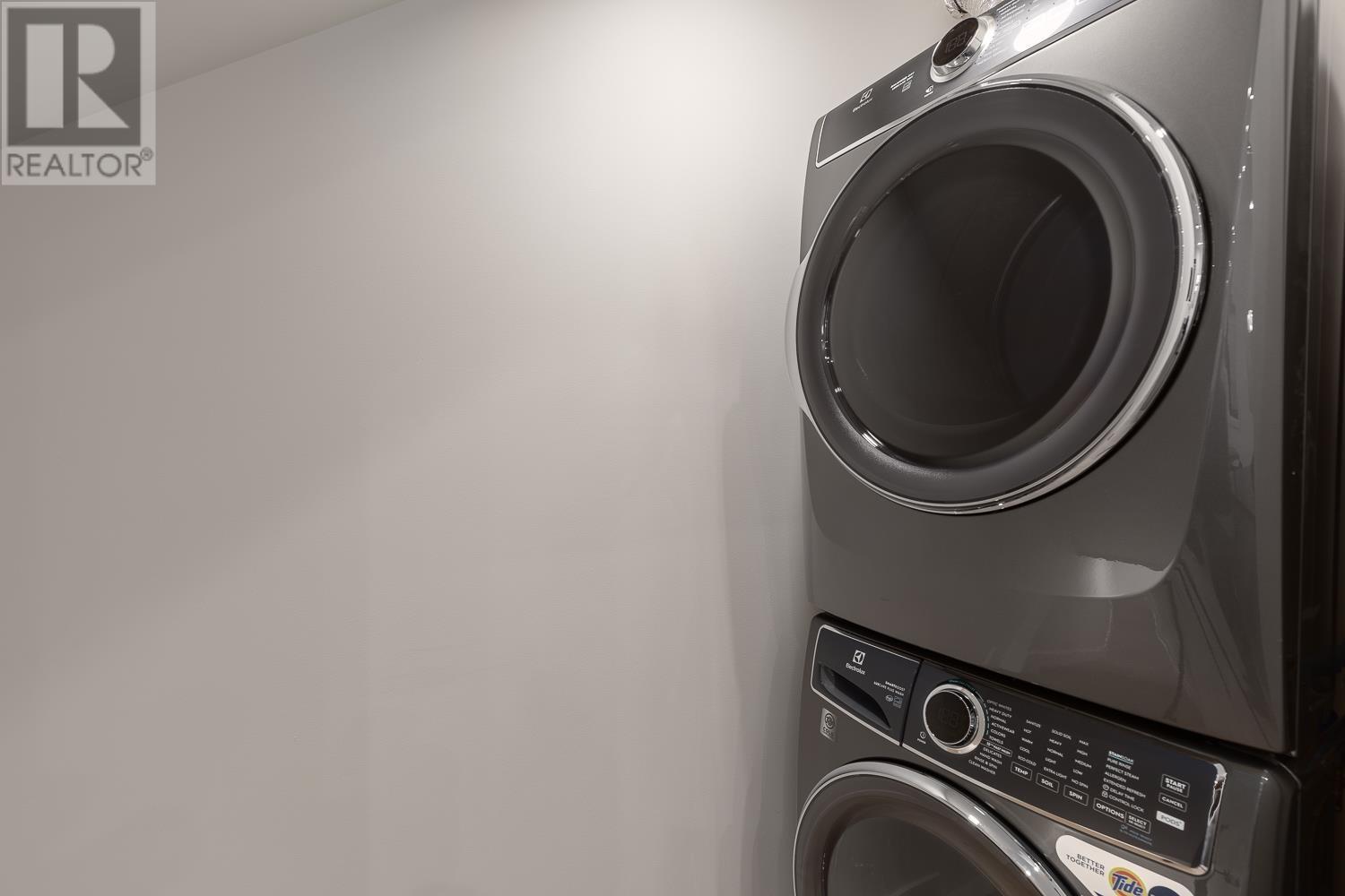 Listing Picture 15 of 31 : 1 3858 W 13TH AVENUE, Vancouver / 溫哥華 - 魯藝地產 Yvonne Lu Group - MLS Medallion Club Member