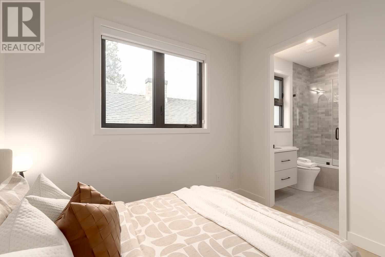 Listing Picture 17 of 31 : 1 3858 W 13TH AVENUE, Vancouver / 溫哥華 - 魯藝地產 Yvonne Lu Group - MLS Medallion Club Member