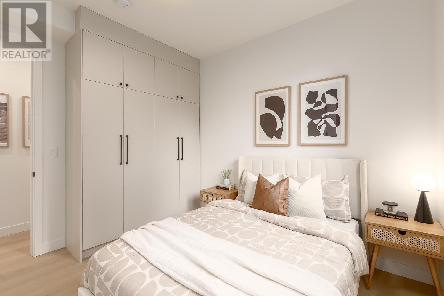 Listing Picture 18 of 31 : 1 3858 W 13TH AVENUE, Vancouver / 溫哥華 - 魯藝地產 Yvonne Lu Group - MLS Medallion Club Member