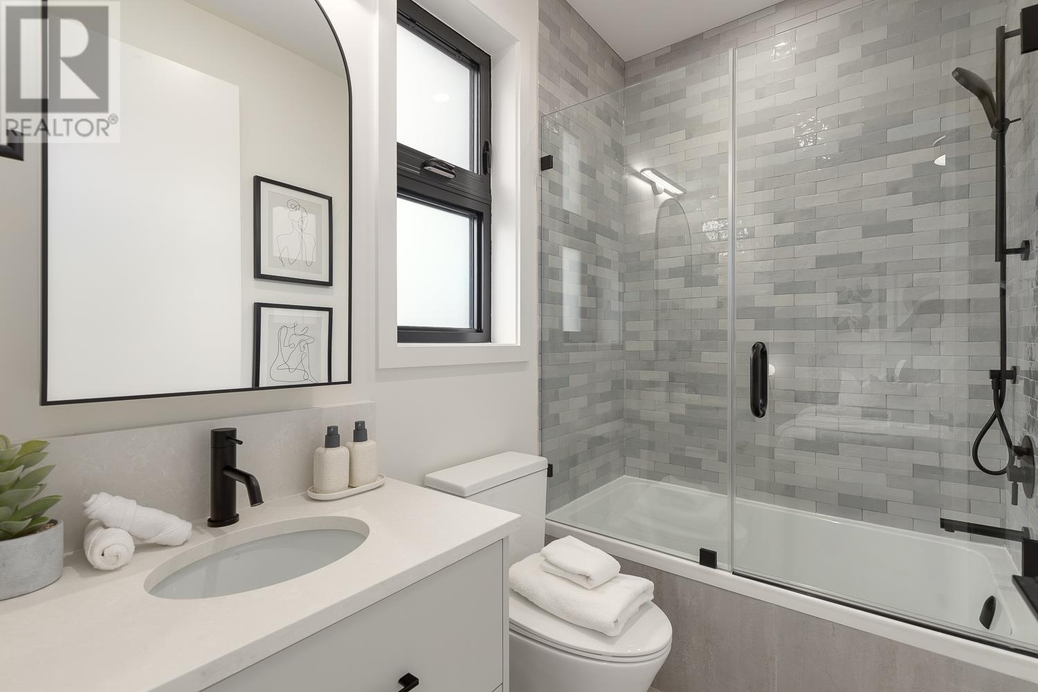 Listing Picture 19 of 31 : 1 3858 W 13TH AVENUE, Vancouver / 溫哥華 - 魯藝地產 Yvonne Lu Group - MLS Medallion Club Member