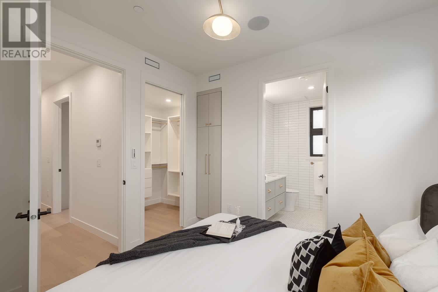 Listing Picture 20 of 31 : 1 3858 W 13TH AVENUE, Vancouver / 溫哥華 - 魯藝地產 Yvonne Lu Group - MLS Medallion Club Member