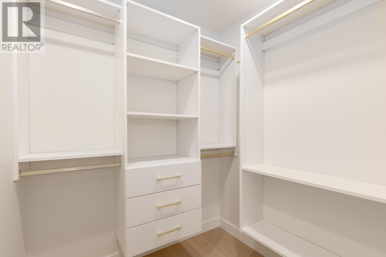 Listing Picture 22 of 31 : 1 3858 W 13TH AVENUE, Vancouver / 溫哥華 - 魯藝地產 Yvonne Lu Group - MLS Medallion Club Member