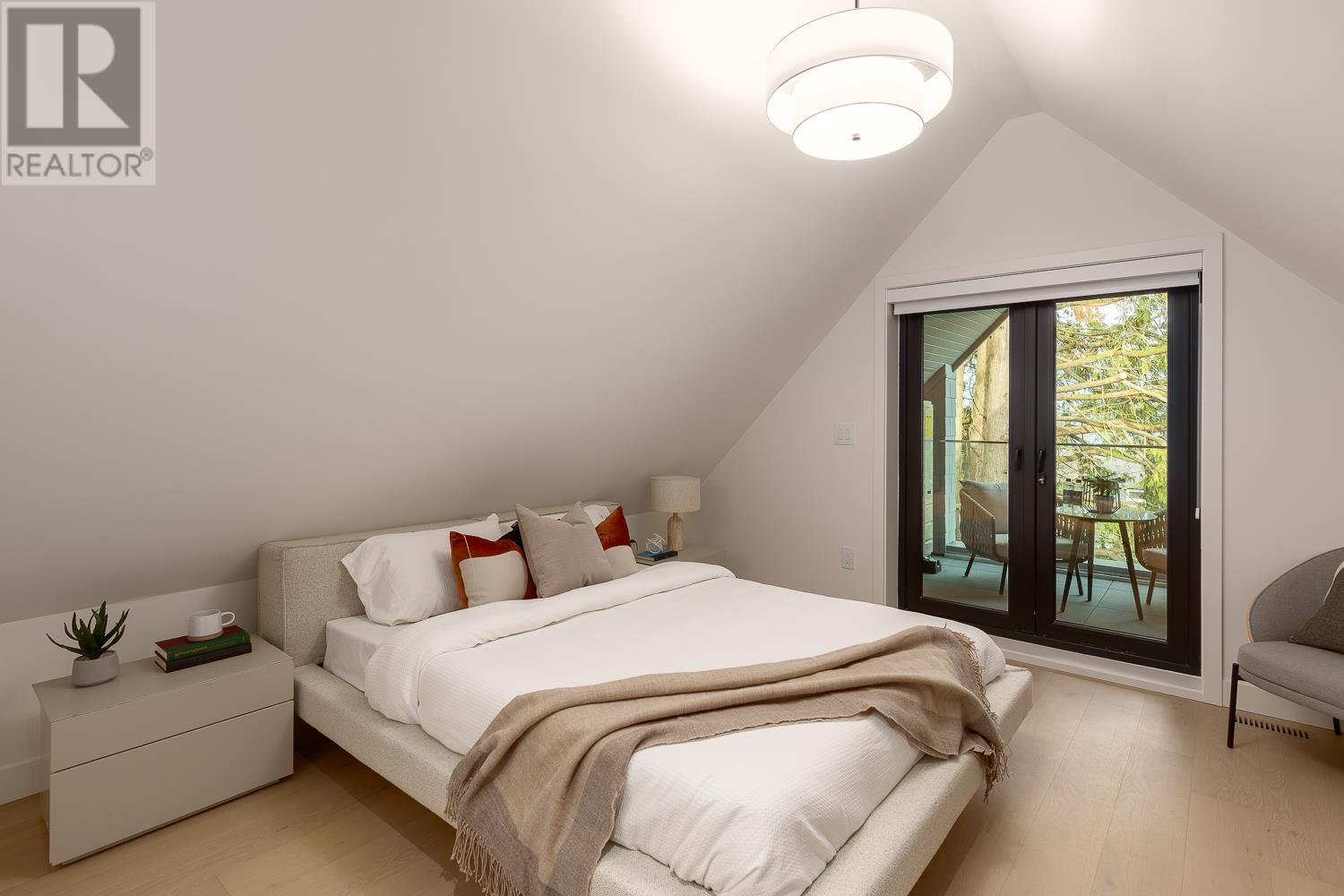 Listing Picture 24 of 31 : 1 3858 W 13TH AVENUE, Vancouver / 溫哥華 - 魯藝地產 Yvonne Lu Group - MLS Medallion Club Member