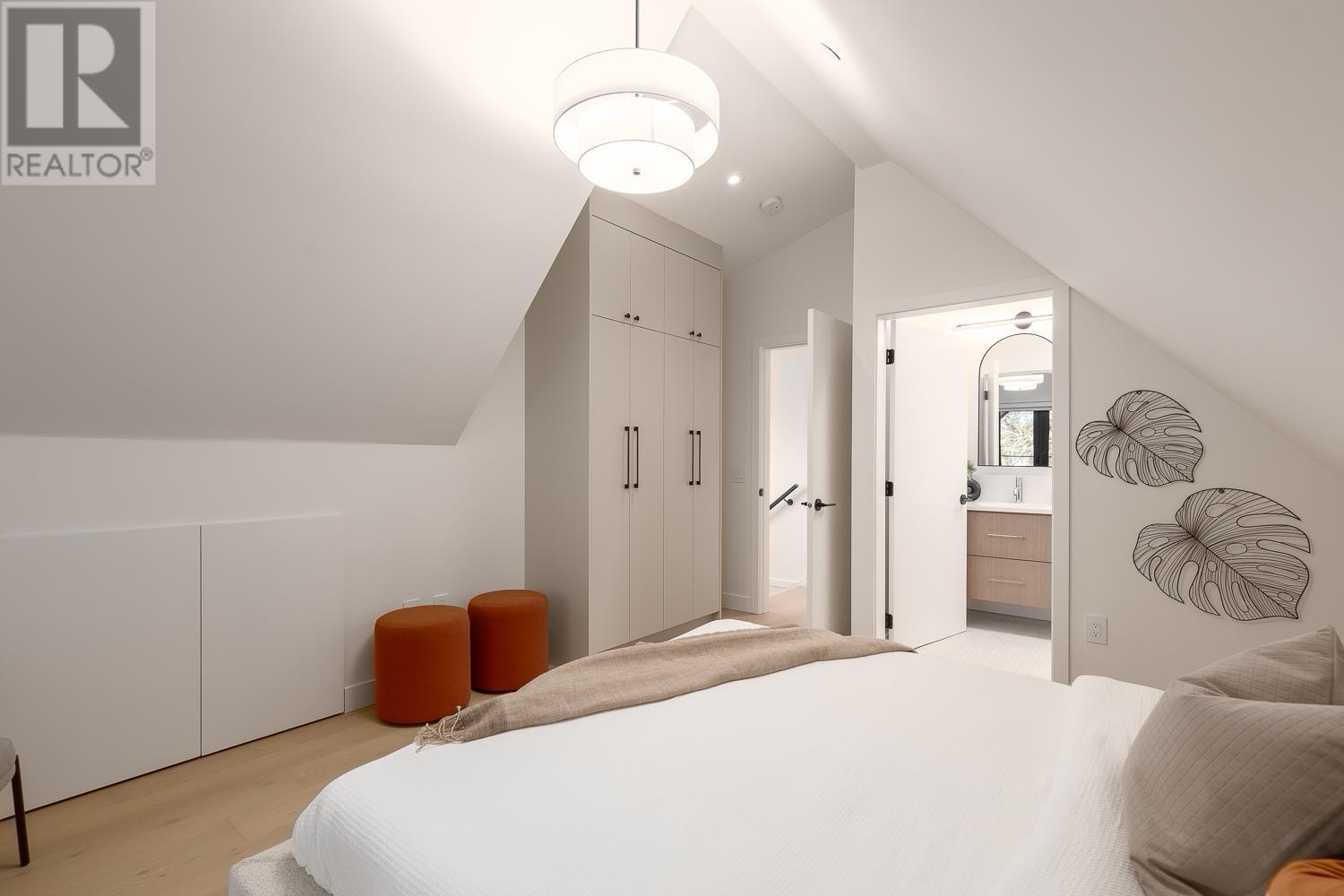 Listing Picture 26 of 31 : 1 3858 W 13TH AVENUE, Vancouver / 溫哥華 - 魯藝地產 Yvonne Lu Group - MLS Medallion Club Member