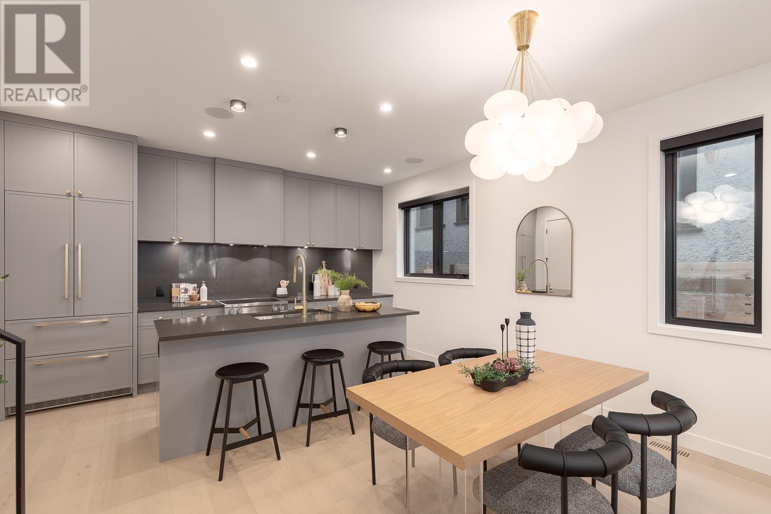 Listing Picture 6 of 31 : 1 3858 W 13TH AVENUE, Vancouver / 溫哥華 - 魯藝地產 Yvonne Lu Group - MLS Medallion Club Member