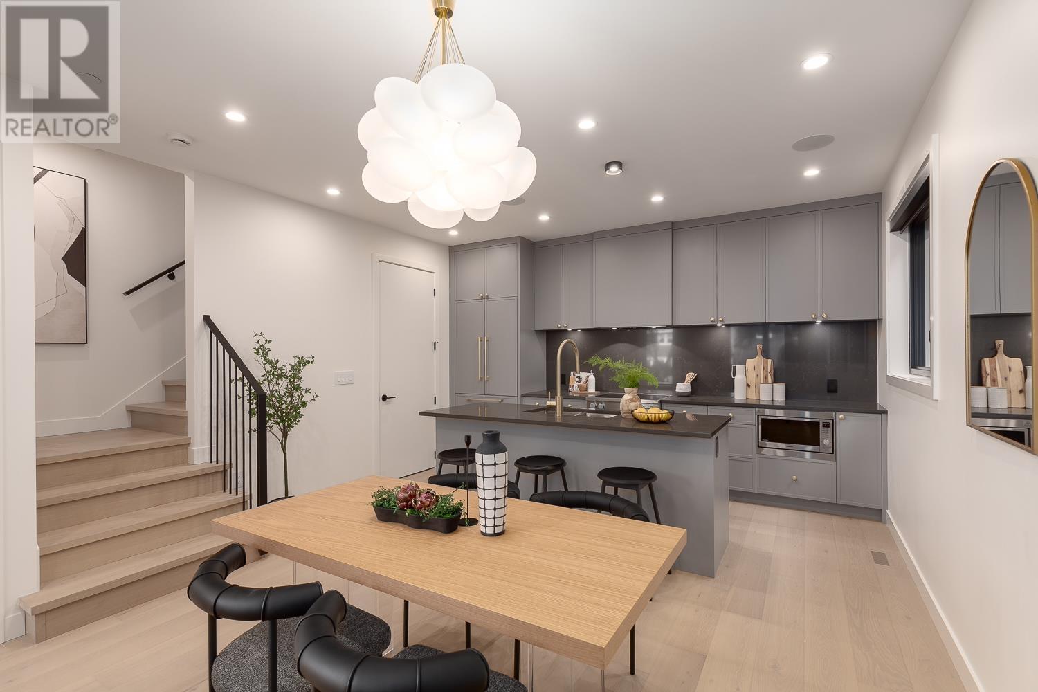 Listing Picture 7 of 31 : 1 3858 W 13TH AVENUE, Vancouver / 溫哥華 - 魯藝地產 Yvonne Lu Group - MLS Medallion Club Member