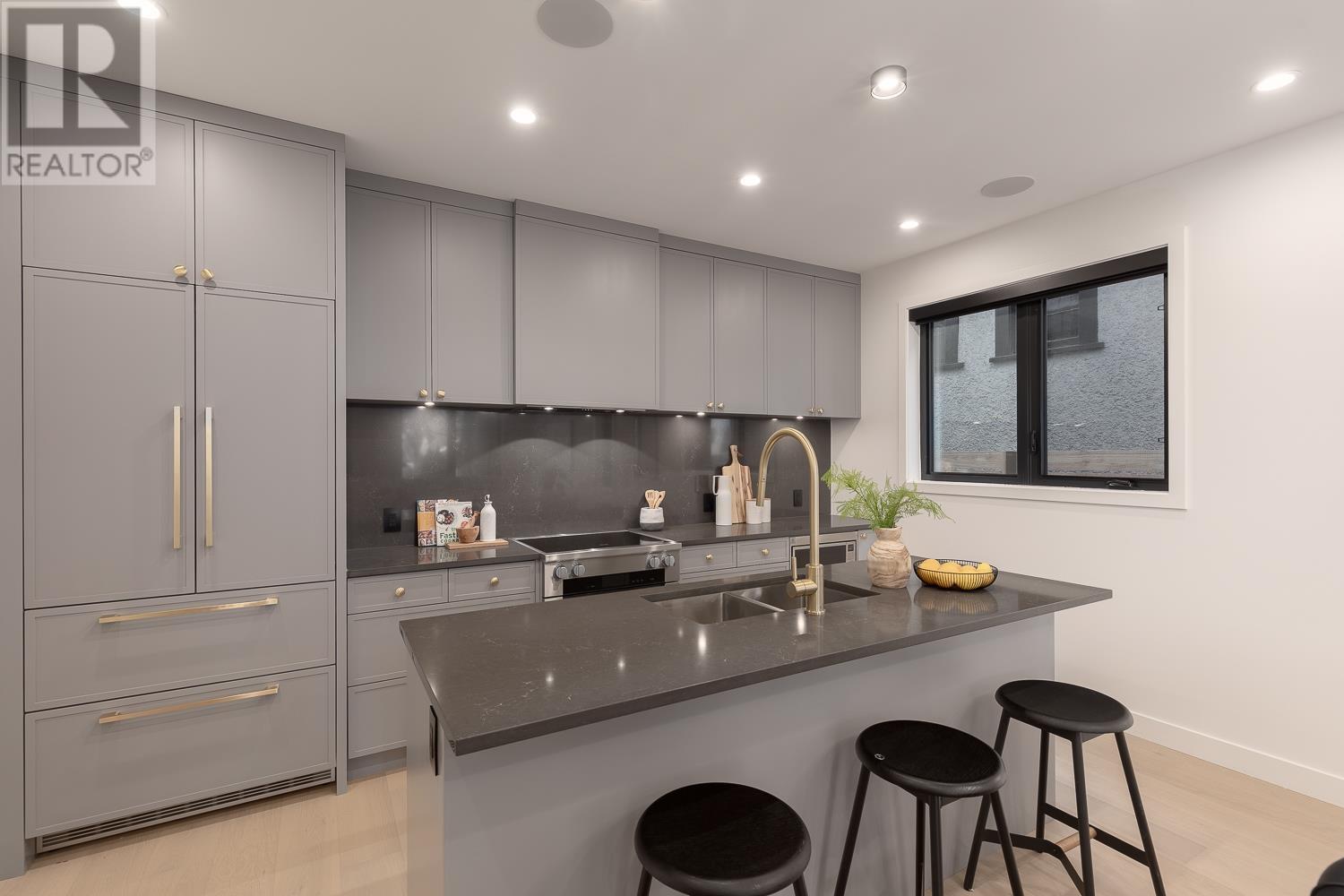 Listing Picture 9 of 31 : 1 3858 W 13TH AVENUE, Vancouver / 溫哥華 - 魯藝地產 Yvonne Lu Group - MLS Medallion Club Member