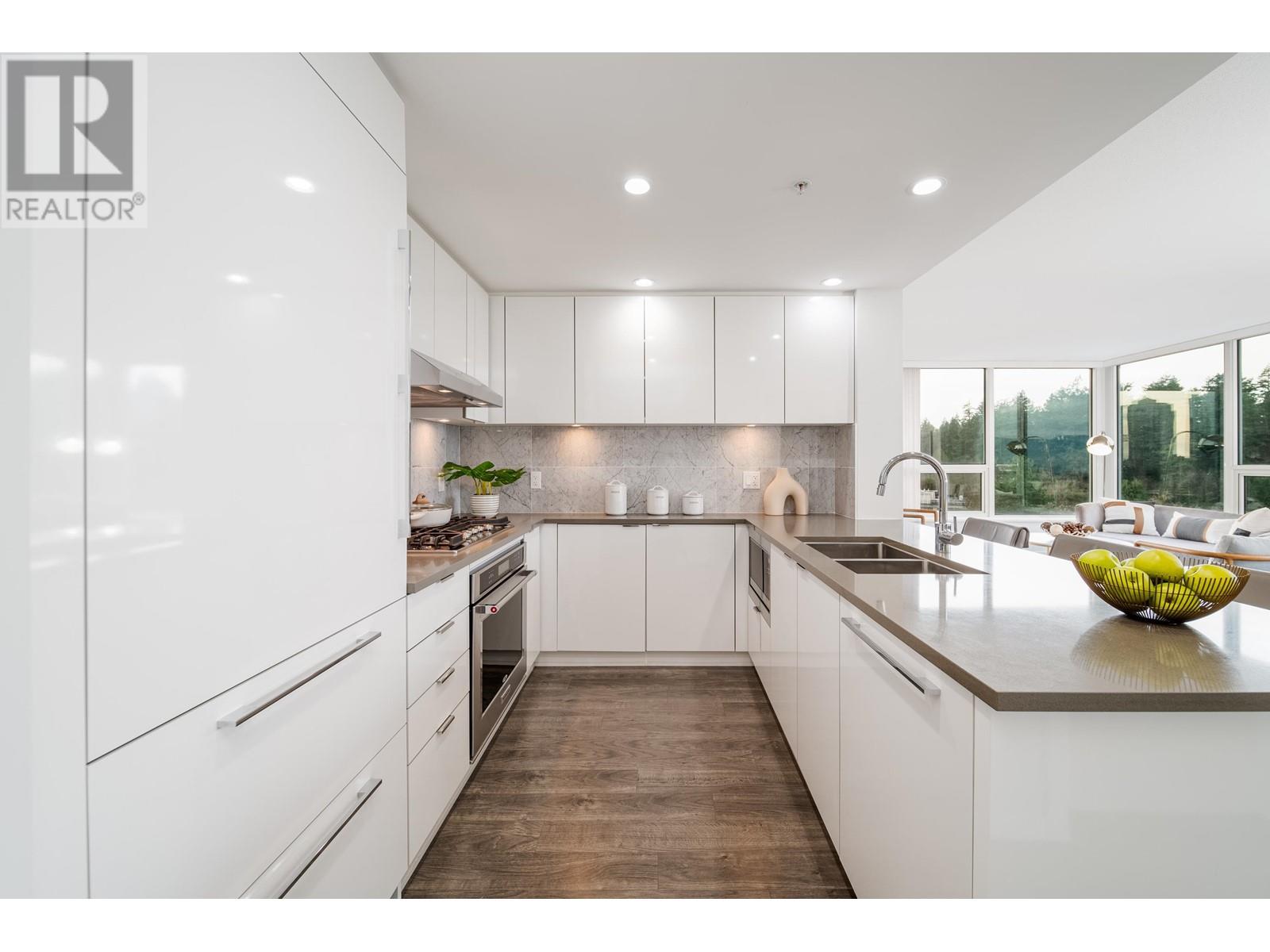 Listing Picture 17 of 40 : 906 5883 BARKER AVENUE, Burnaby / 本拿比 - 魯藝地產 Yvonne Lu Group - MLS Medallion Club Member