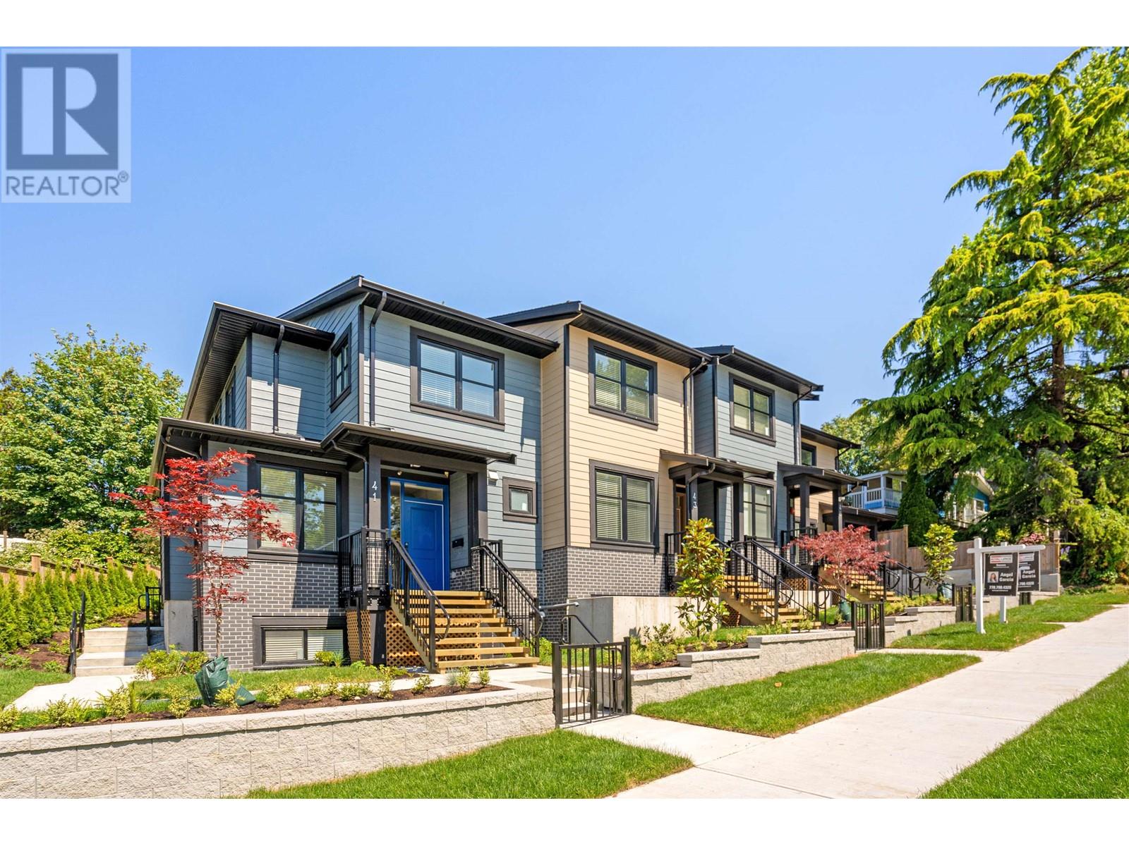 43 E 8th Avenue, New Westminster, British Columbia  V3L 4J4 - Photo 1 - R2960449