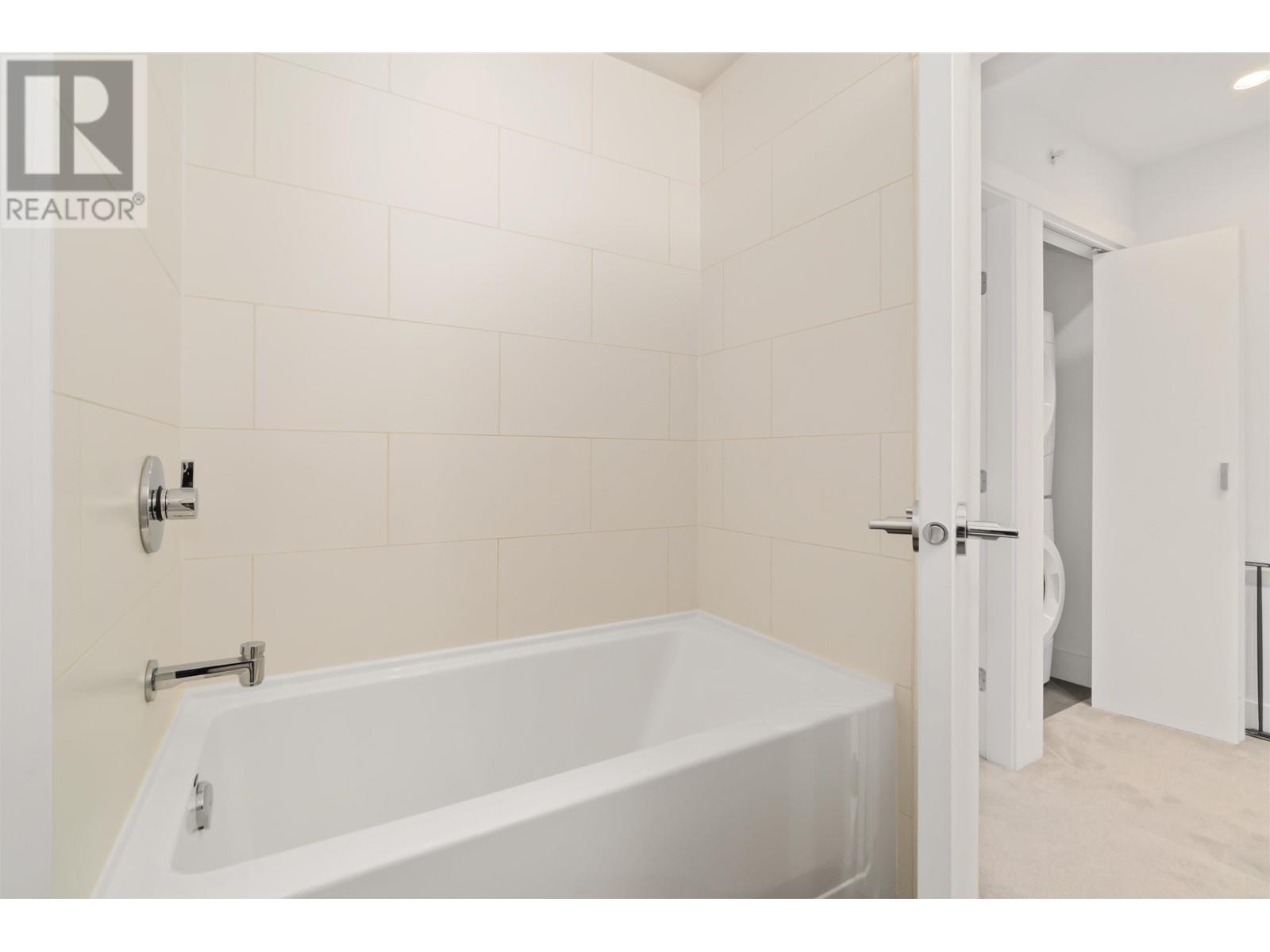 Listing Picture 16 of 34 : 54 6868 BURLINGTON AVENUE, Burnaby / 本拿比 - 魯藝地產 Yvonne Lu Group - MLS Medallion Club Member