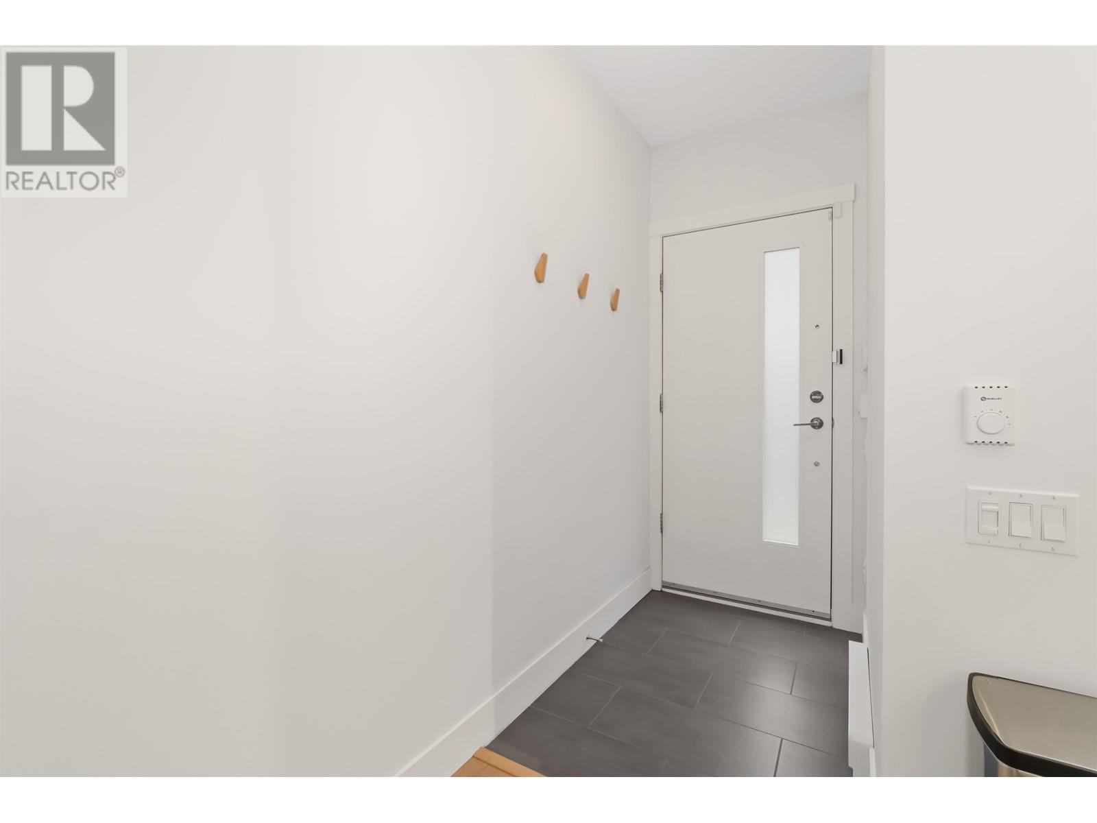 Listing Picture 20 of 34 : 54 6868 BURLINGTON AVENUE, Burnaby / 本拿比 - 魯藝地產 Yvonne Lu Group - MLS Medallion Club Member