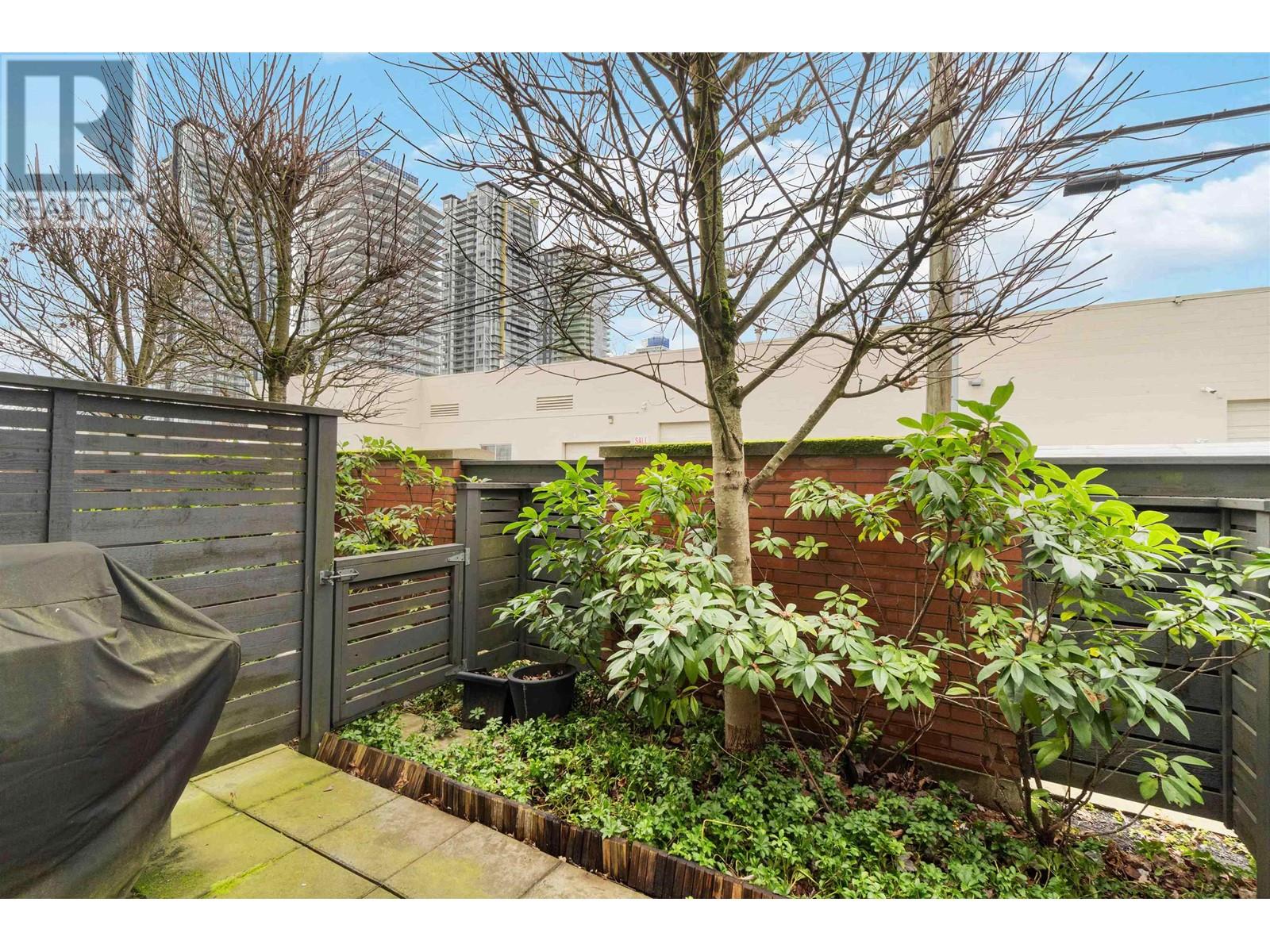 Listing Picture 4 of 34 : 54 6868 BURLINGTON AVENUE, Burnaby / 本拿比 - 魯藝地產 Yvonne Lu Group - MLS Medallion Club Member