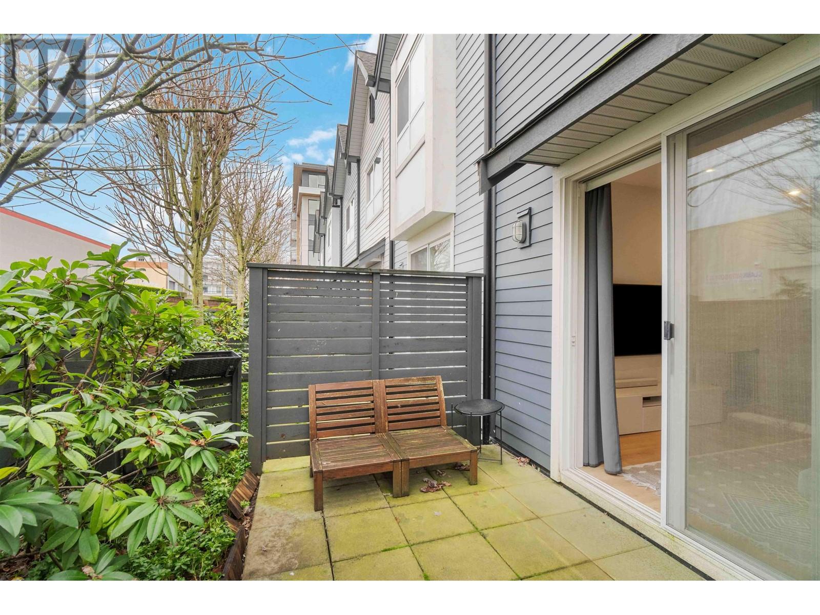 Listing Picture 5 of 34 : 54 6868 BURLINGTON AVENUE, Burnaby / 本拿比 - 魯藝地產 Yvonne Lu Group - MLS Medallion Club Member