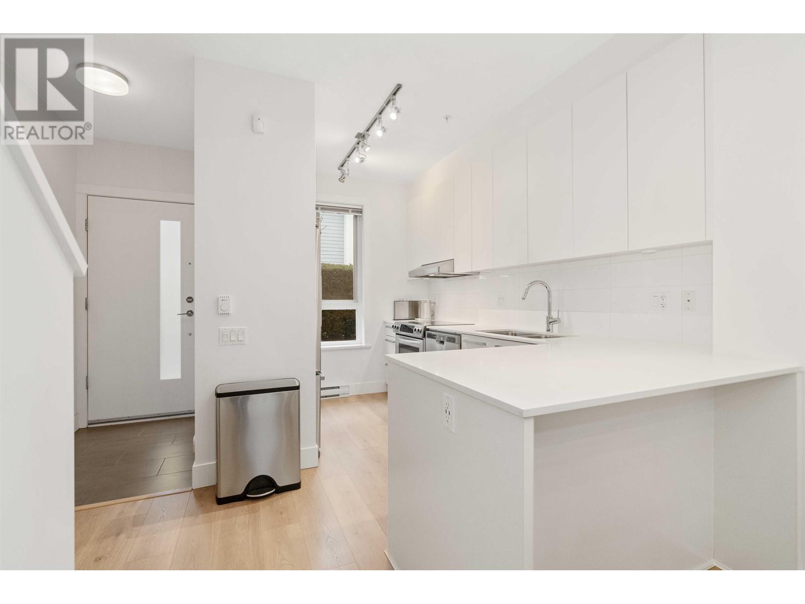 Listing Picture 6 of 34 : 54 6868 BURLINGTON AVENUE, Burnaby / 本拿比 - 魯藝地產 Yvonne Lu Group - MLS Medallion Club Member