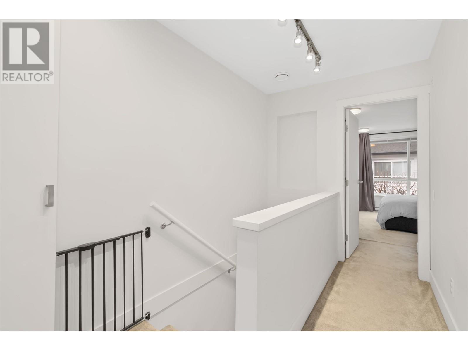Listing Picture 9 of 34 : 54 6868 BURLINGTON AVENUE, Burnaby / 本拿比 - 魯藝地產 Yvonne Lu Group - MLS Medallion Club Member
