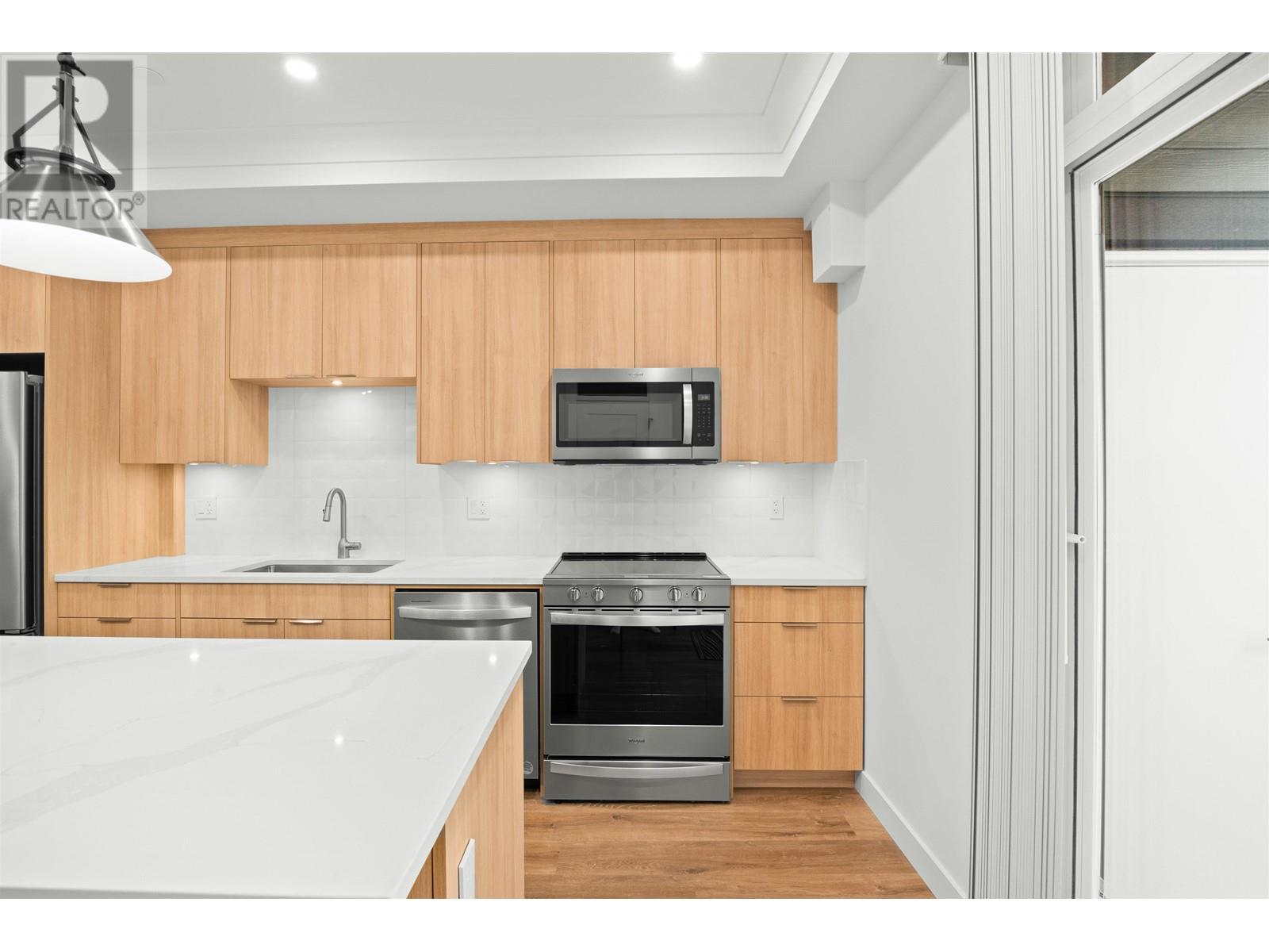 45 E 8th Avenue, New Westminster, British Columbia  V3L 4J4 - Photo 9 - R2960491
