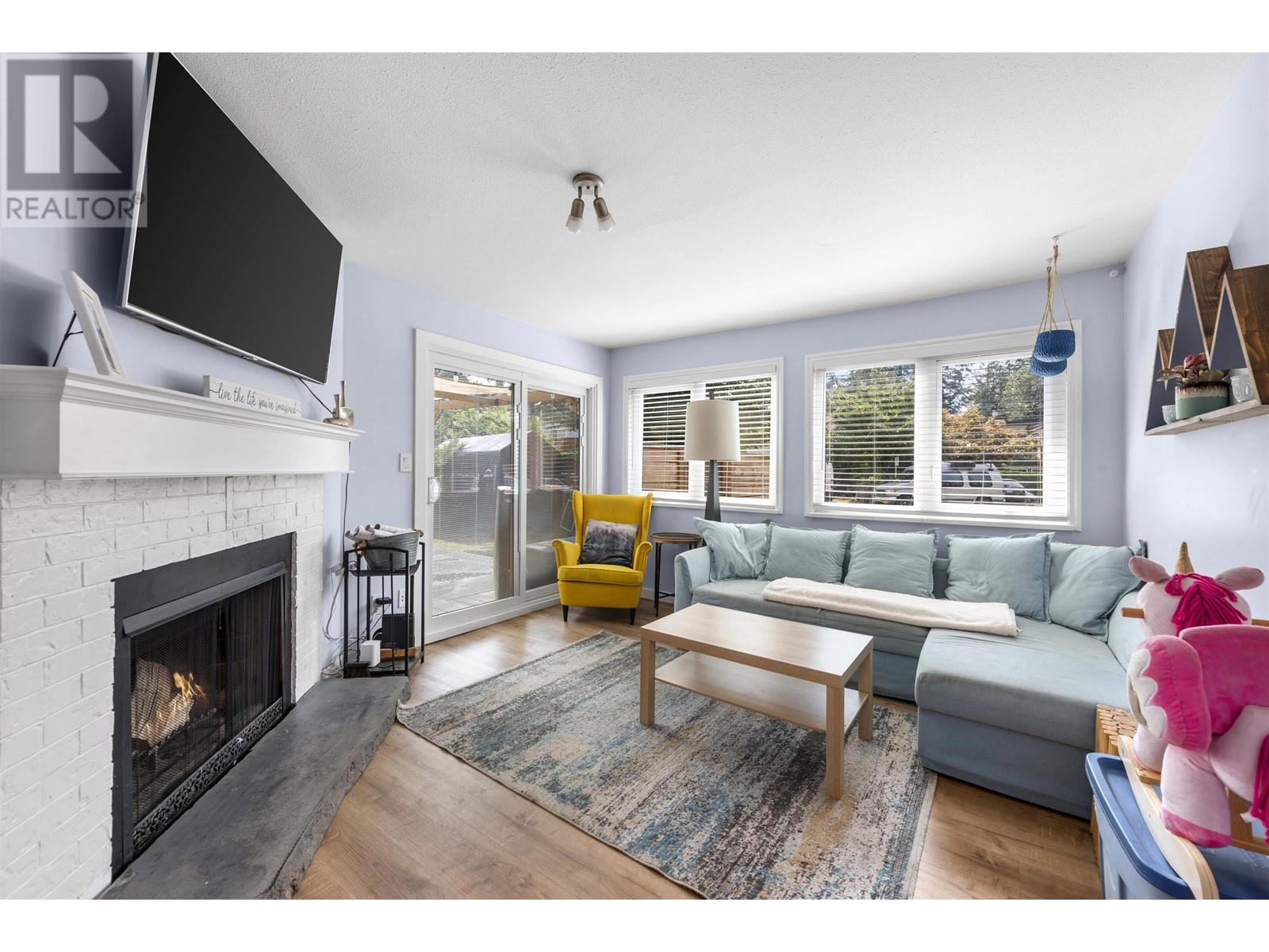 1025 Brothers Place, Squamish, British Columbia  V8B 0A9 - Photo 2 - R2960503