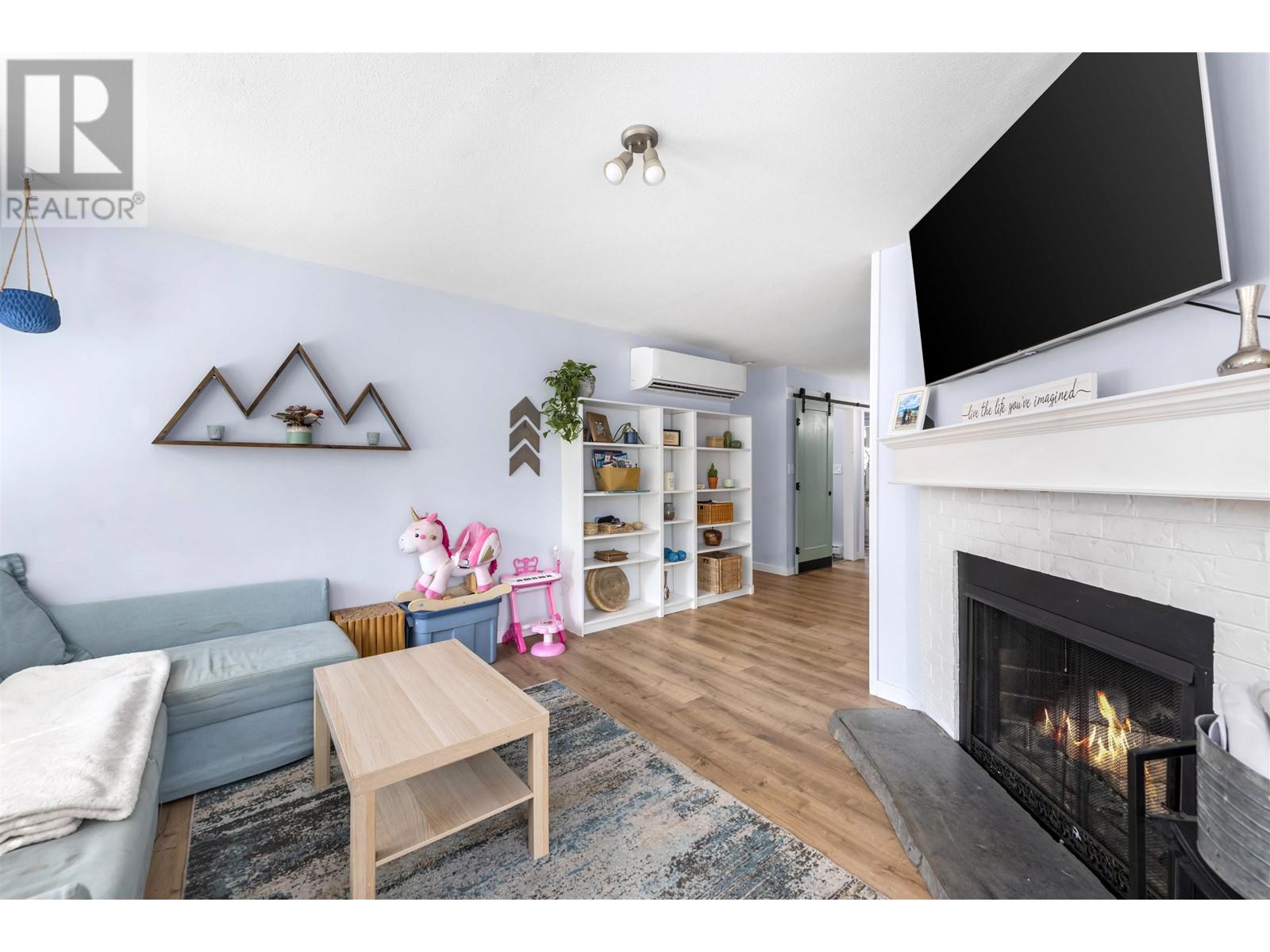 1025 Brothers Place, Squamish, British Columbia  V8B 0A9 - Photo 3 - R2960503