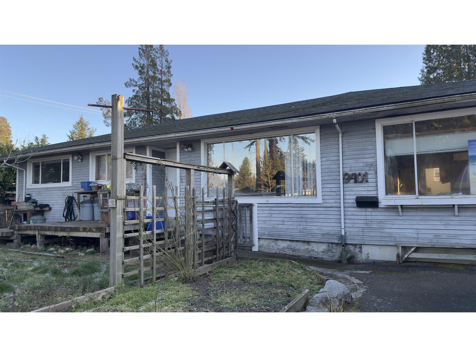 Property at 9401 DAWSON CRESCENT image 3